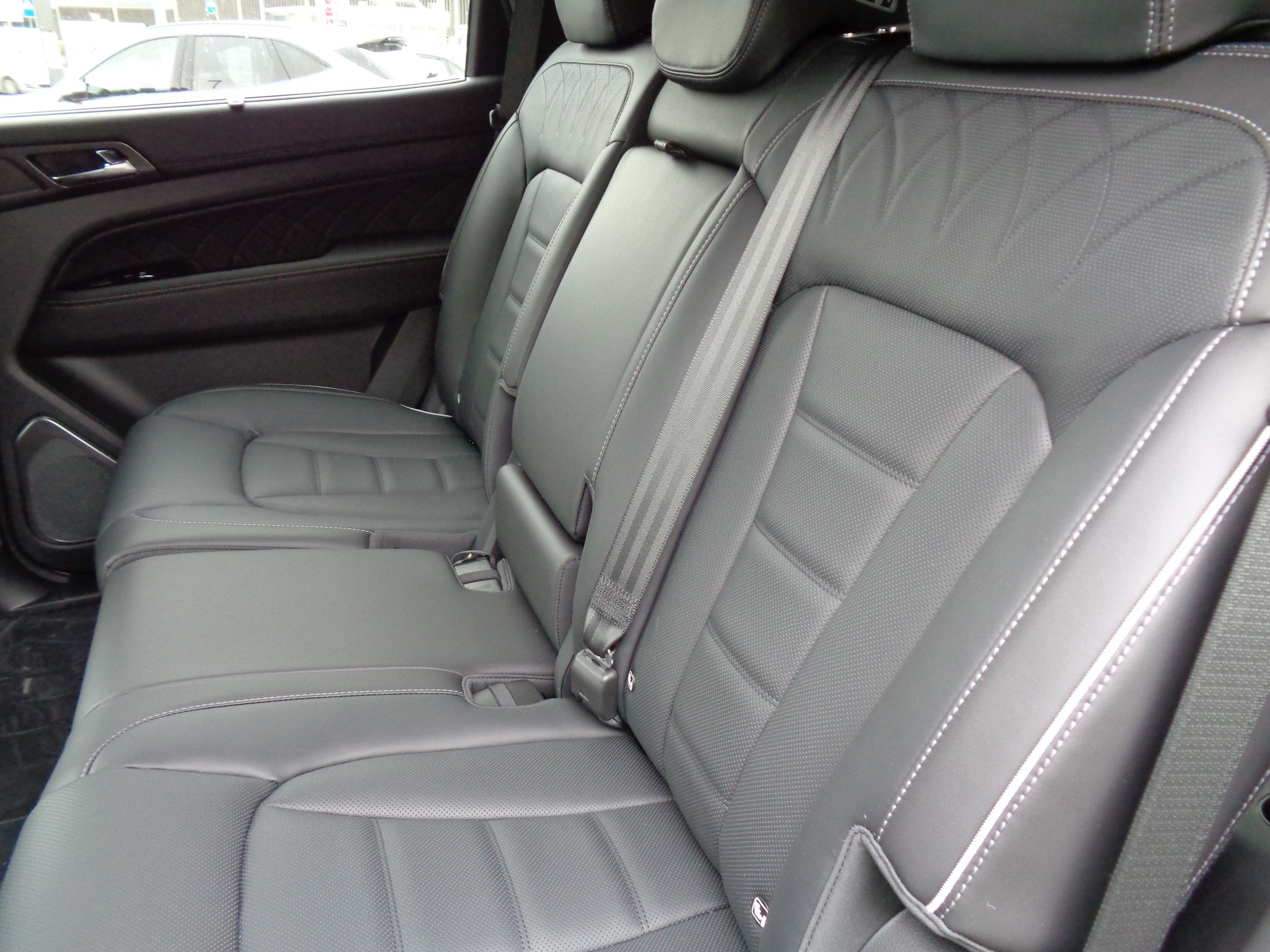 KGM-SsangYong Rexton 2.2 CRDi Blackline 4WD AT-image-10