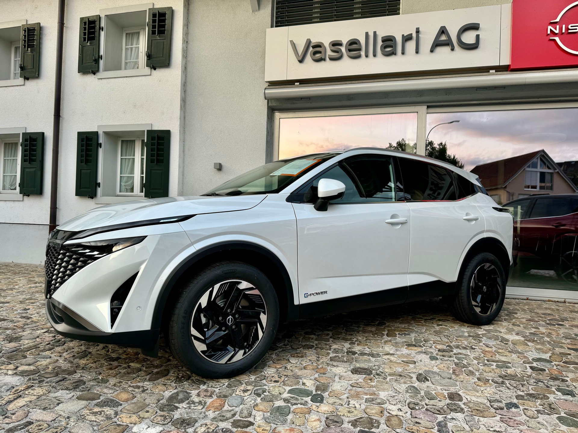 NISSAN Qashqai 1.5 VC-T e-Power N-Connecta-image-2