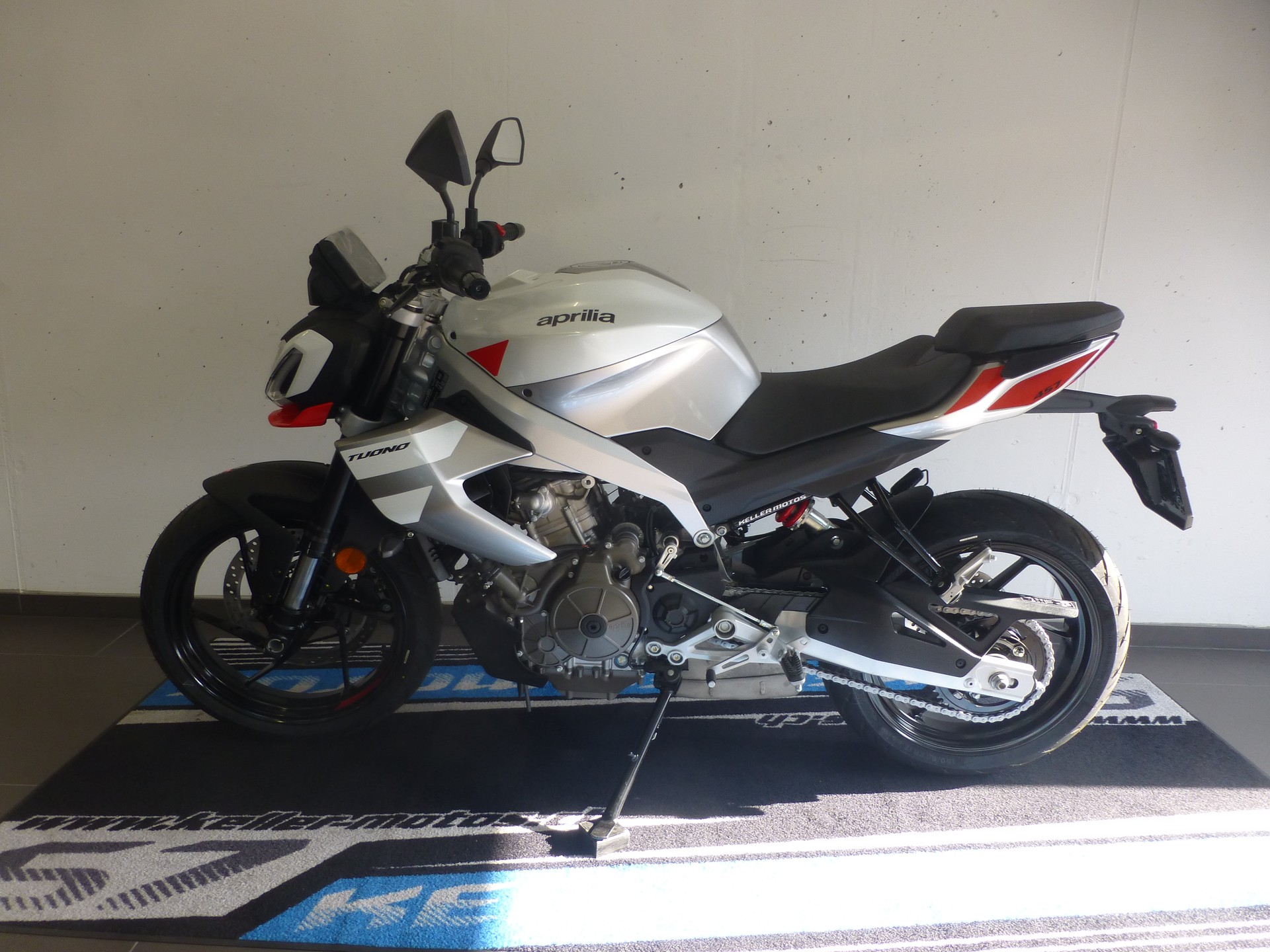 APRILIA Tuono 457 (35kW) E5+-showroom-element-1