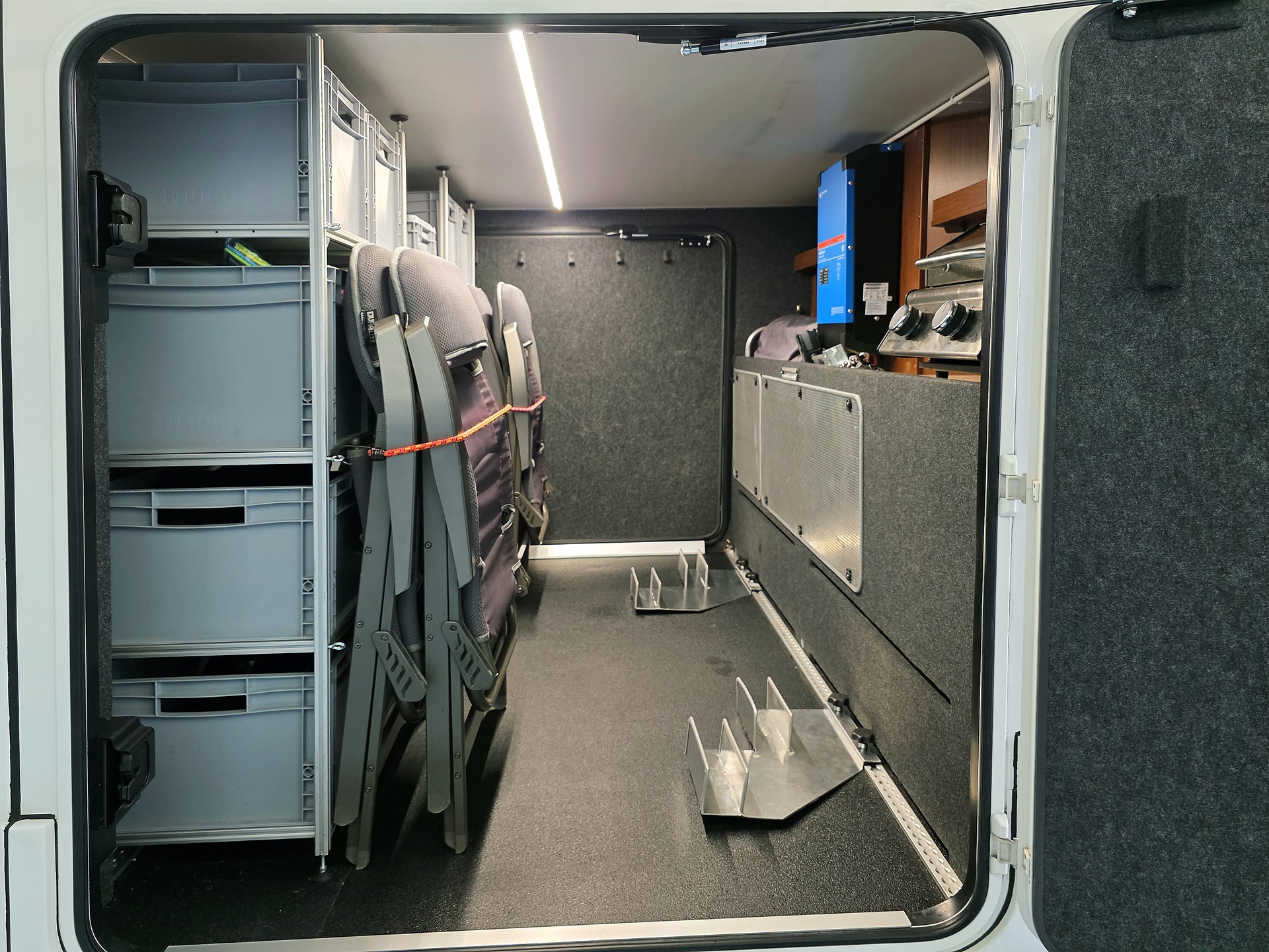 MORELO PALACE 90 LBX AUF IVECO EUROCARGO 7,49 t-image-25