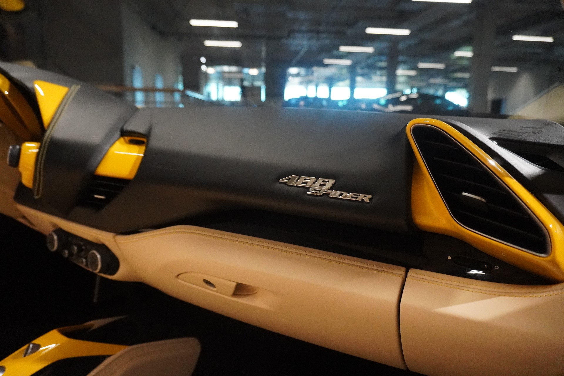 FERRARI 488 Spider 3.9 V8-image-8