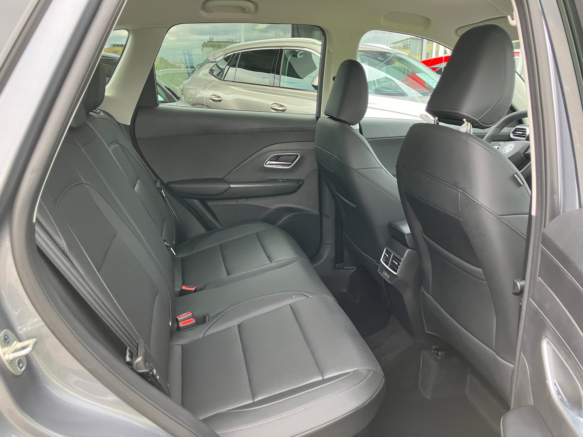 MG ZS 1.5 Hybrid+ Luxury-image-7