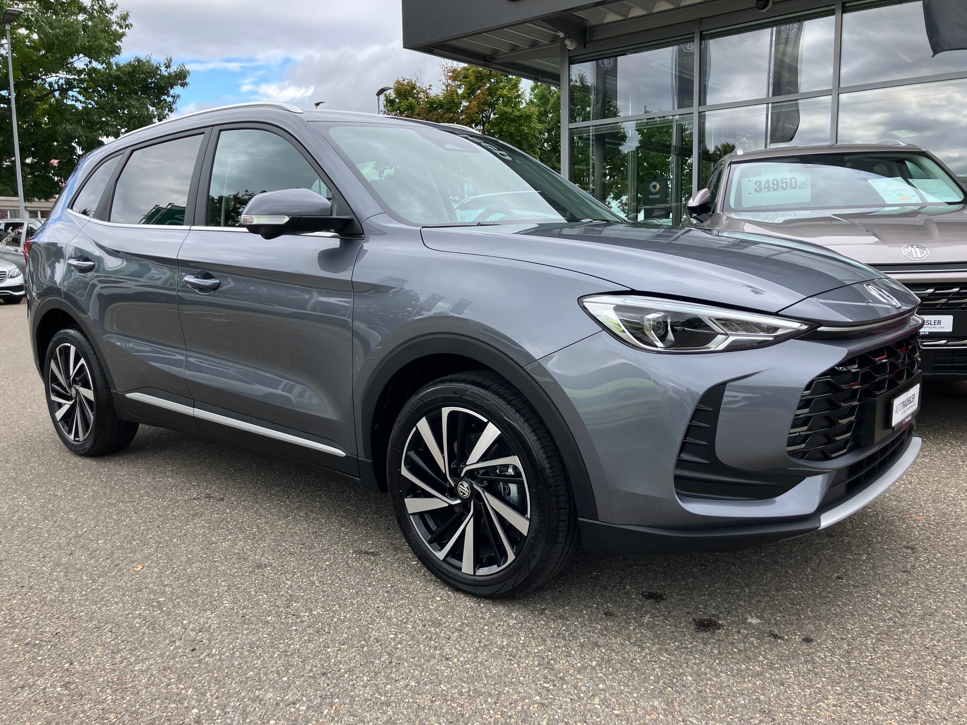 MG ZS 1.5 Hybrid+ Luxury-image-2