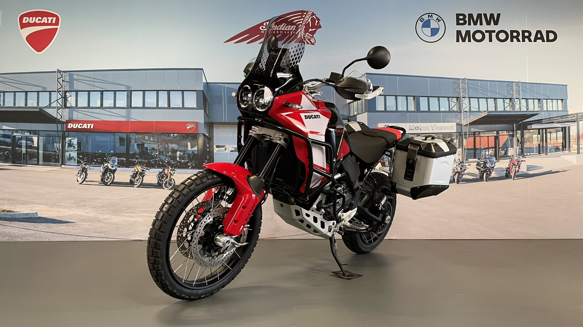 DUCATI 937 DesertX V2 Discovery-showroom-element-2