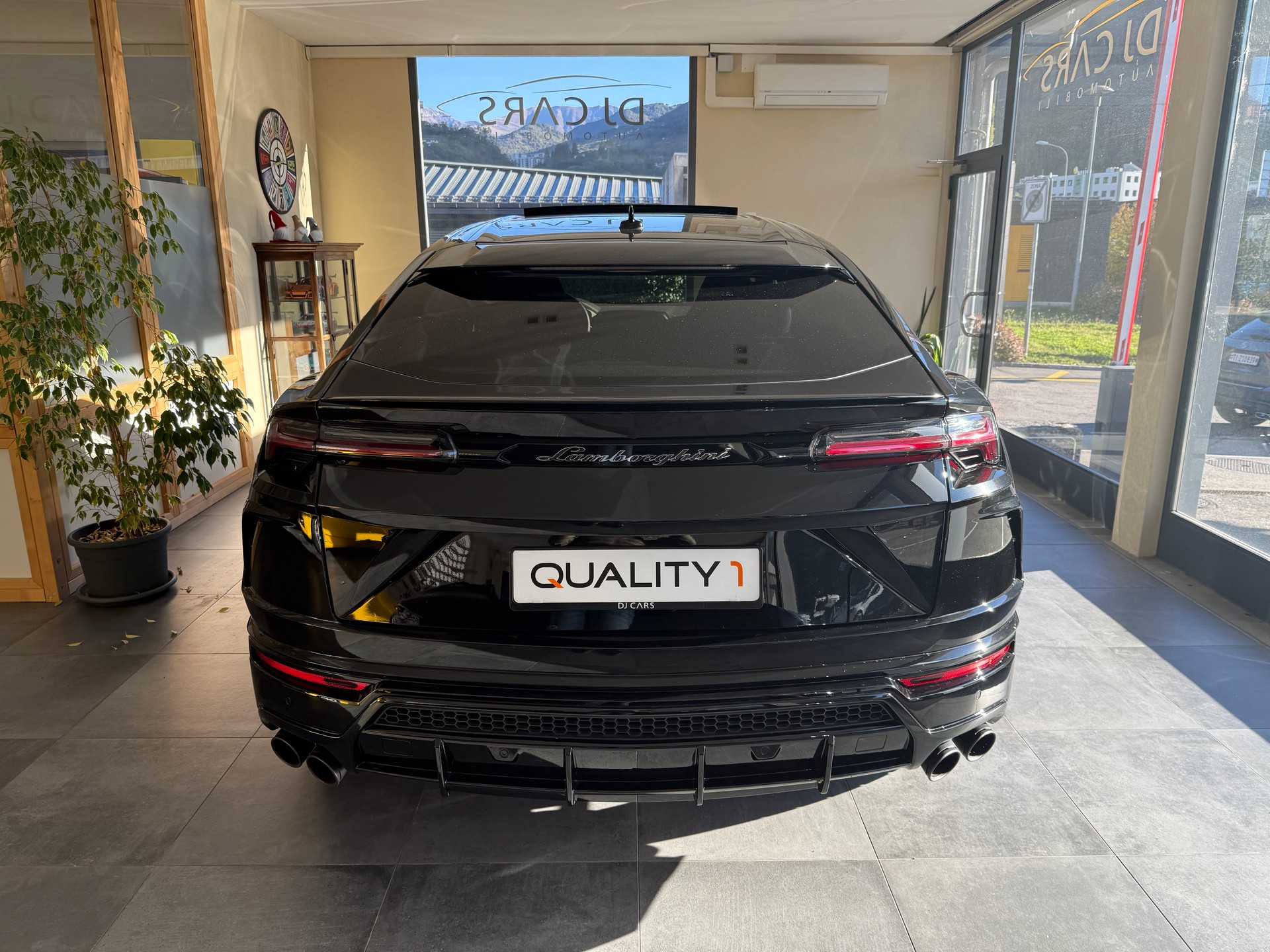 LAMBORGHINI Urus E-Gear-image-3