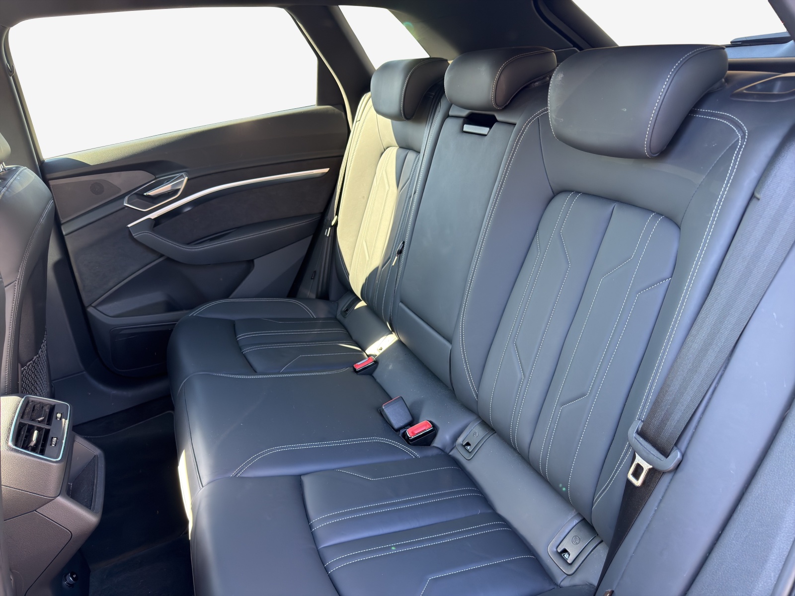 AUDI e-tron 50 Attraction quattro-image-12