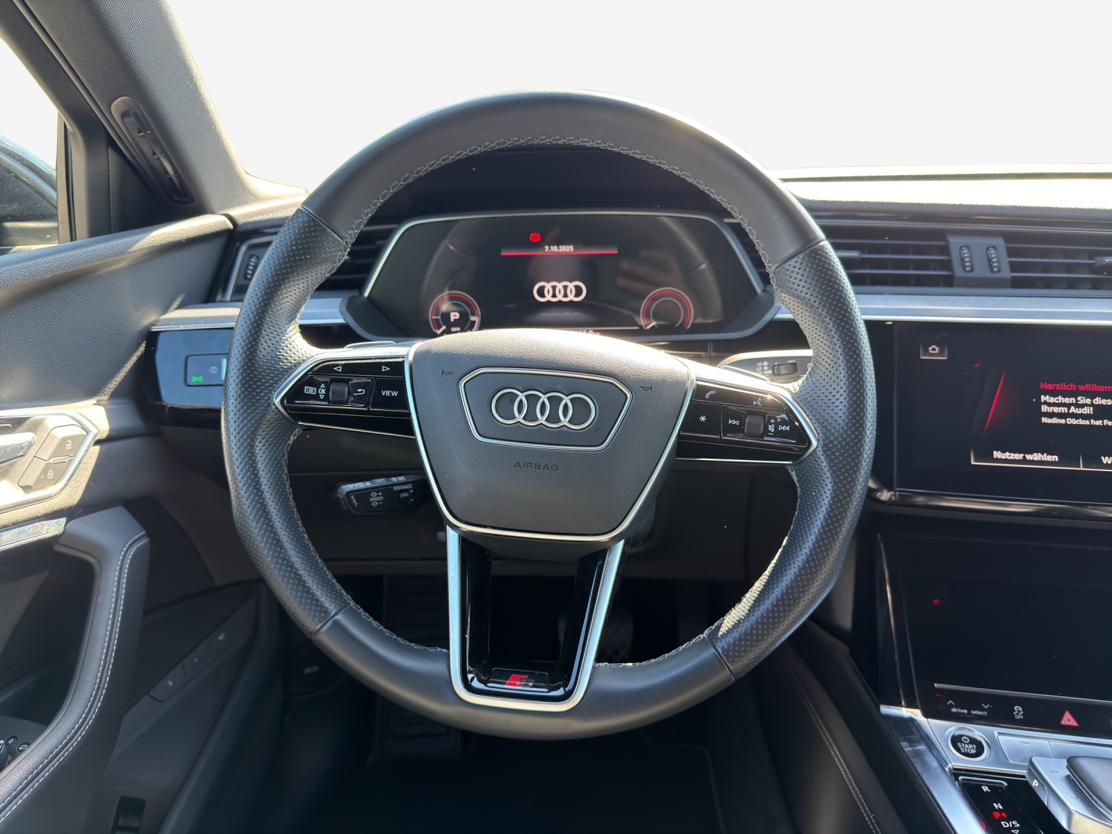 AUDI e-tron 50 Attraction quattro-image-10