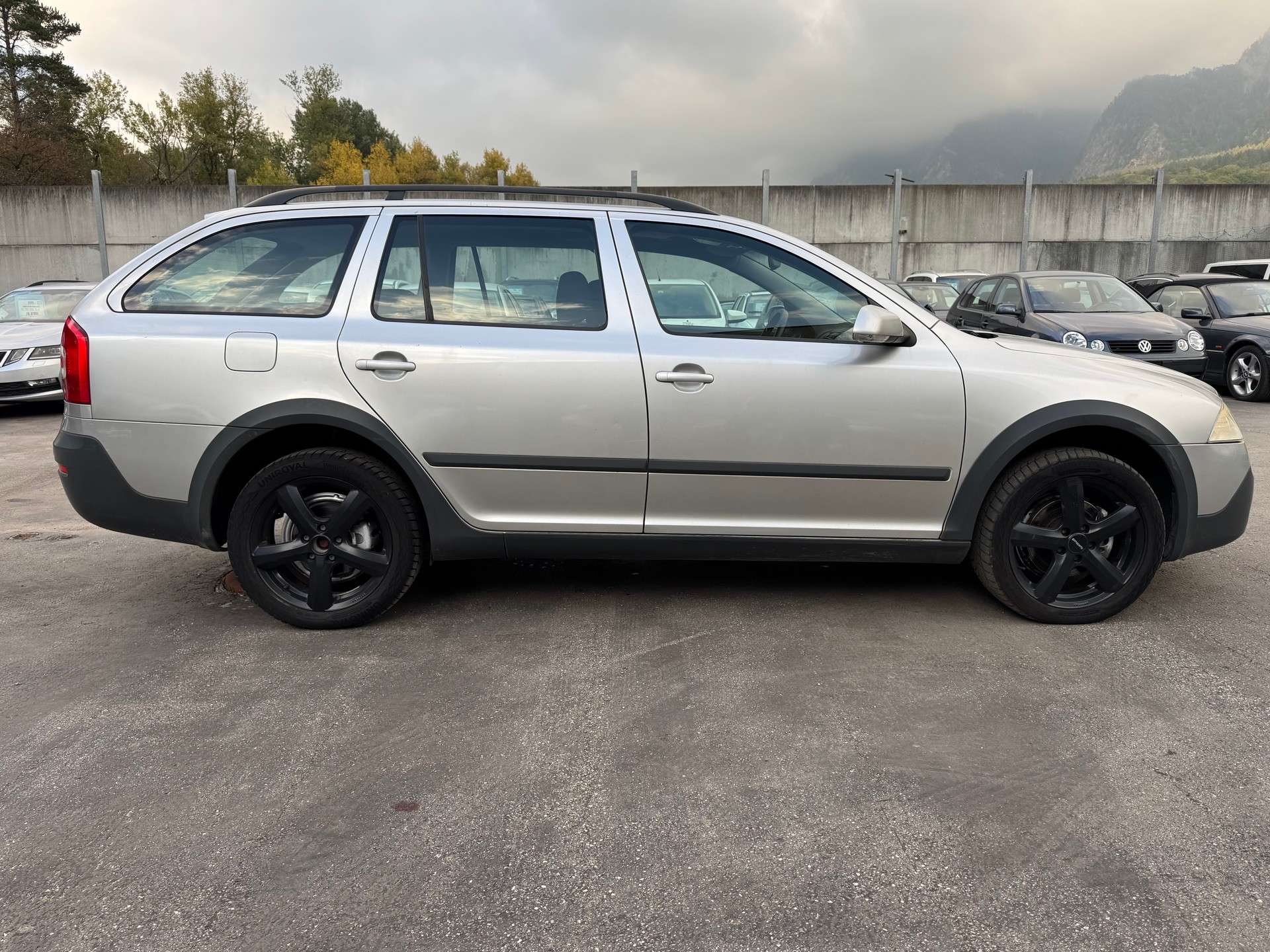 SKODA Octavia Scout 2.0 FSI 4x4-image-2
