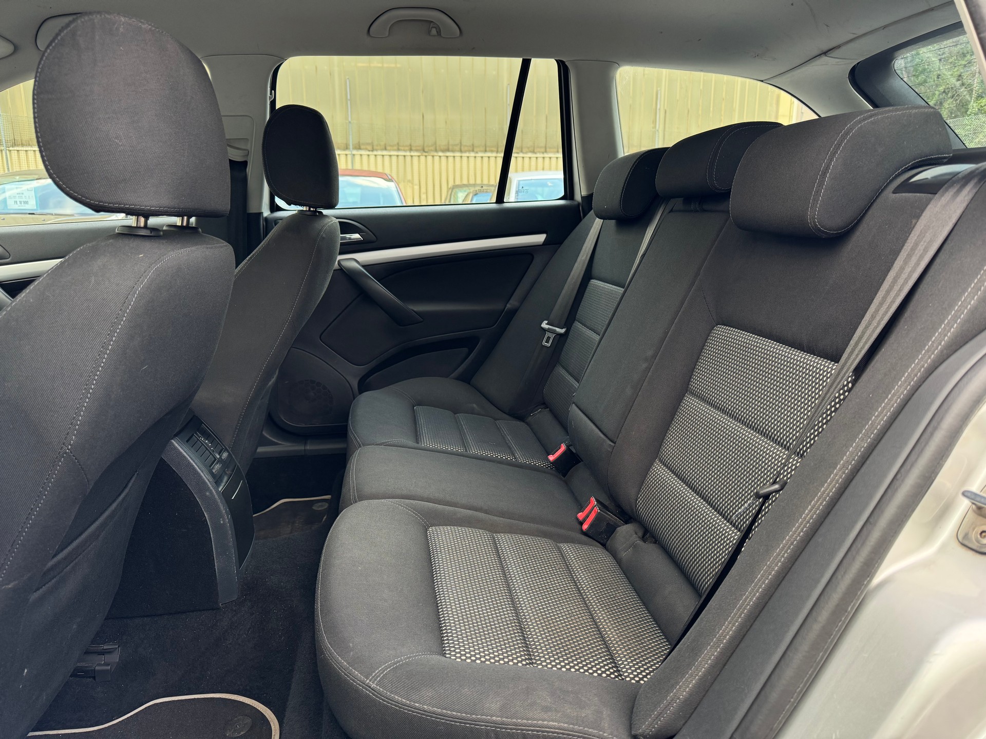 SKODA Octavia Scout 2.0 FSI 4x4-image-10