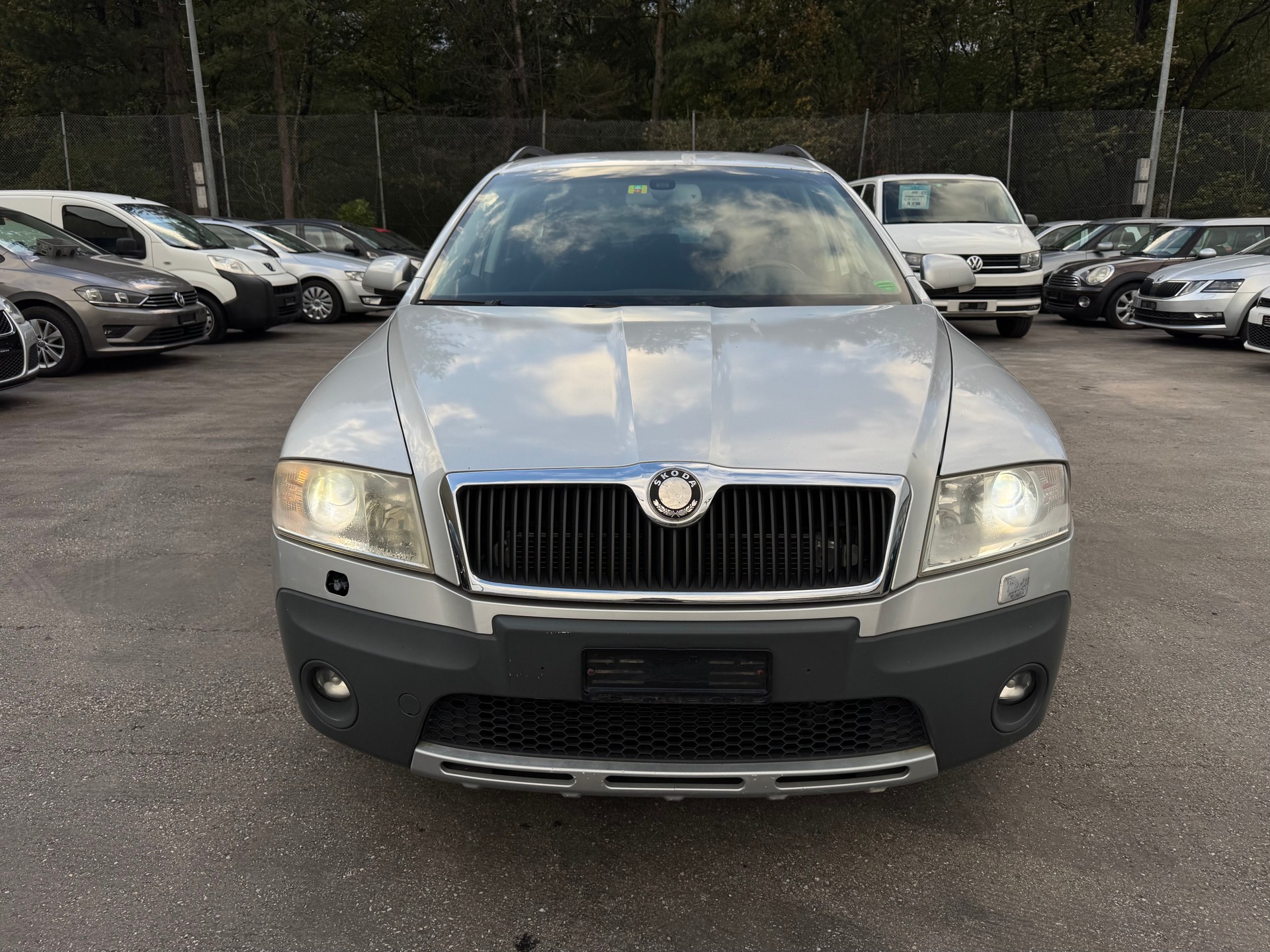 SKODA Octavia Scout 2.0 FSI 4x4-image-0