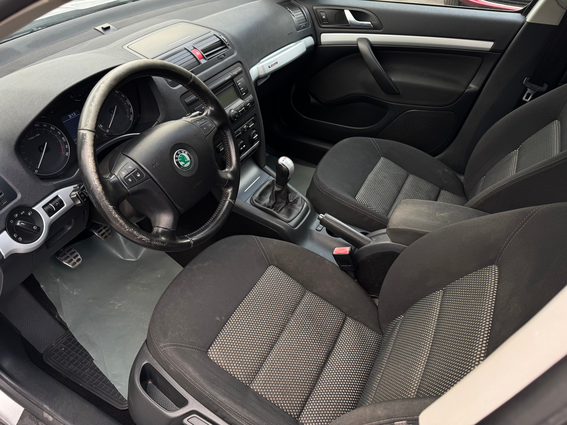 SKODA Octavia Scout 2.0 FSI 4x4-image-9
