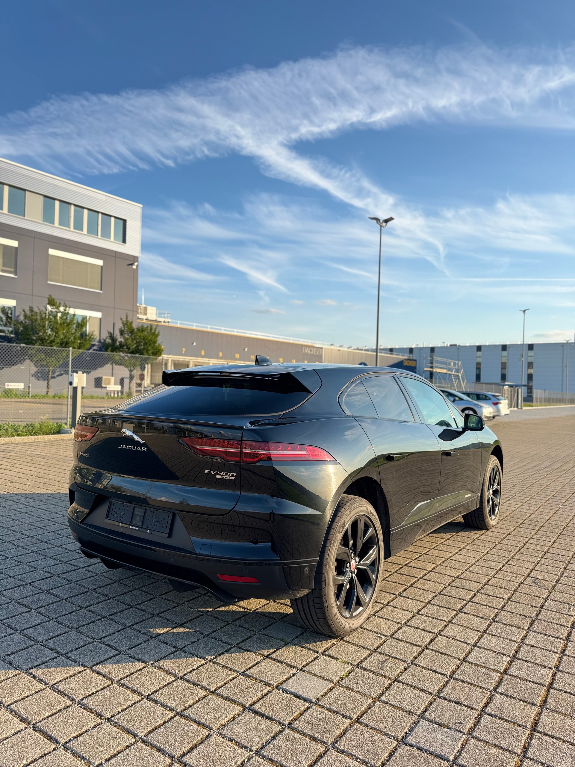 JAGUAR I-Pace EV400 HSE AWD-showroom-element-3