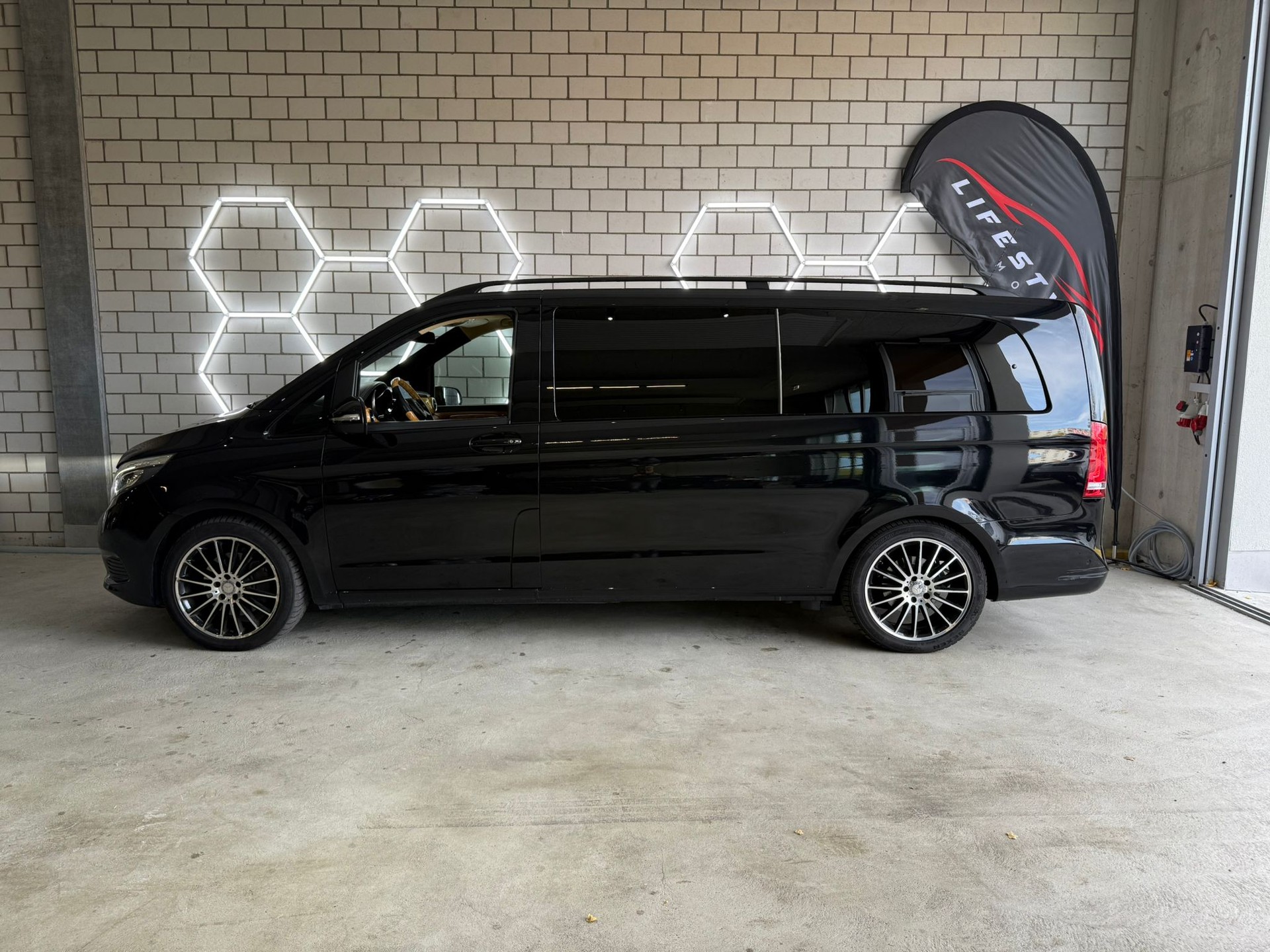 MERCEDES-BENZ V 250 d extralang 4Matic 7G-Tronic VIP-image-1