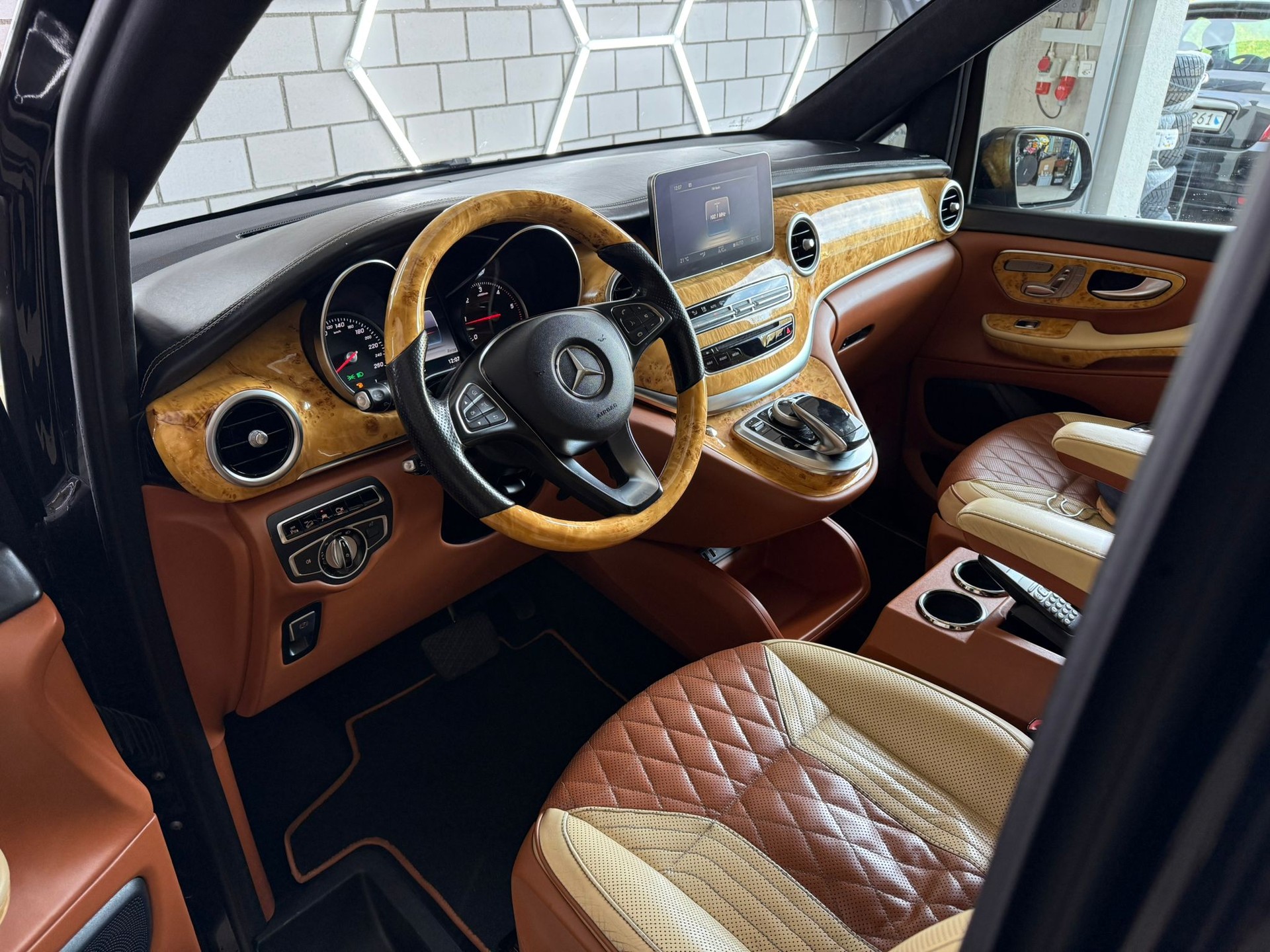 MERCEDES-BENZ V 250 d extralang 4Matic 7G-Tronic VIP-image-6
