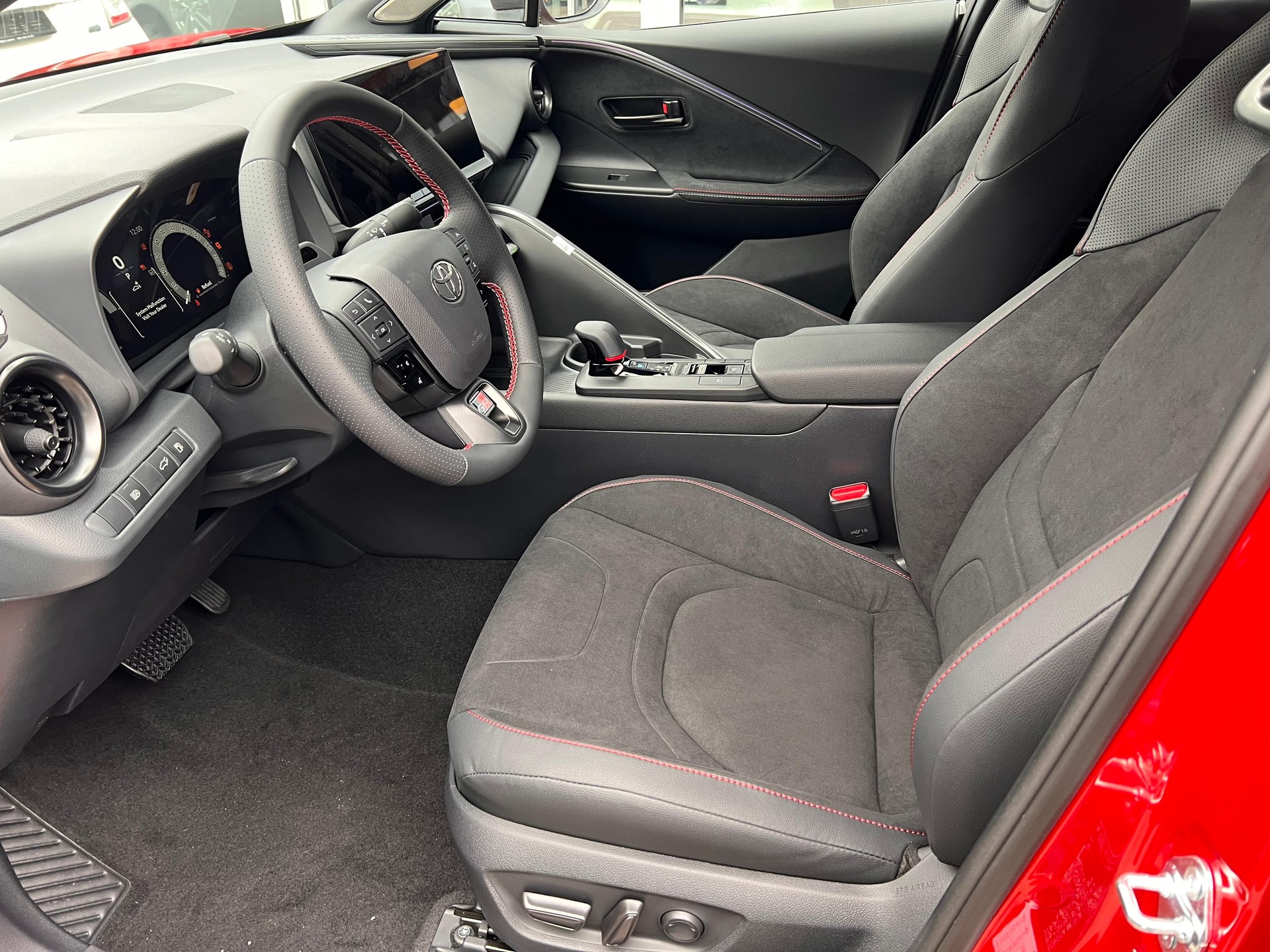 TOYOTA C-HR 2.0 HEV GR Sport 4x4-image-8