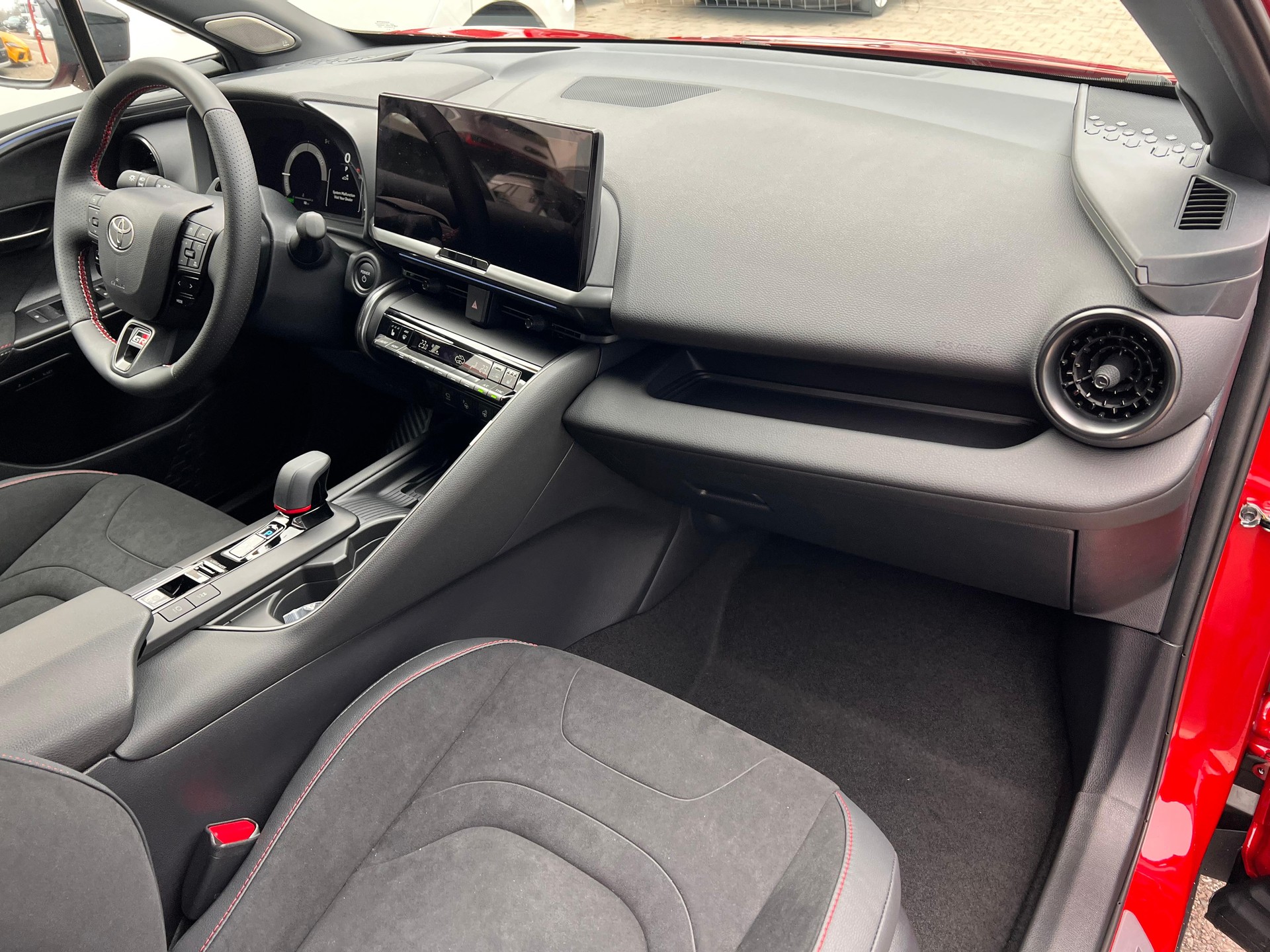TOYOTA C-HR 2.0 HEV GR Sport 4x4-image-13