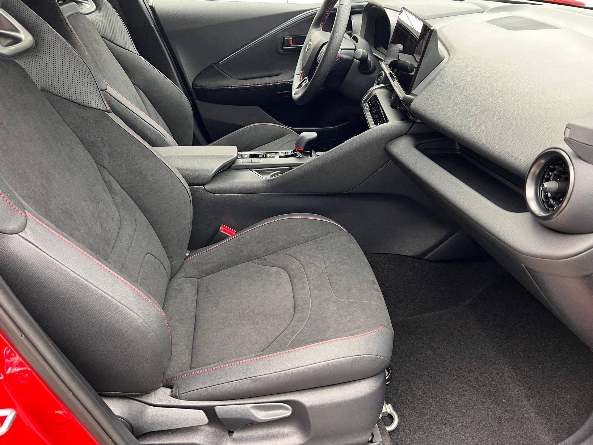 TOYOTA C-HR 2.0 HEV GR Sport 4x4-image-12