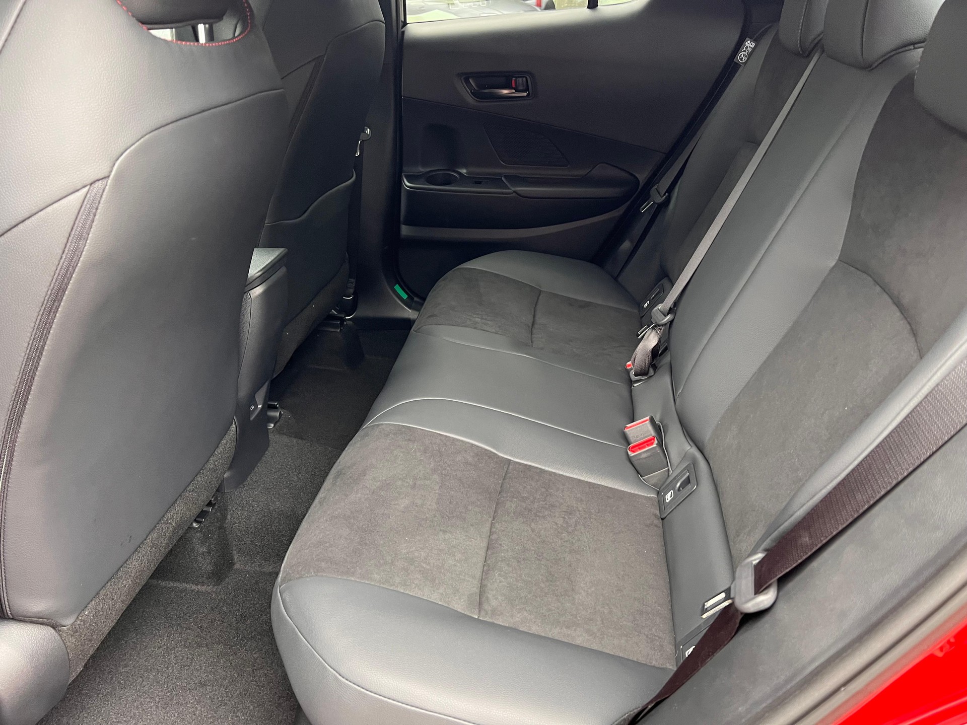 TOYOTA C-HR 2.0 HEV GR Sport 4x4-image-10