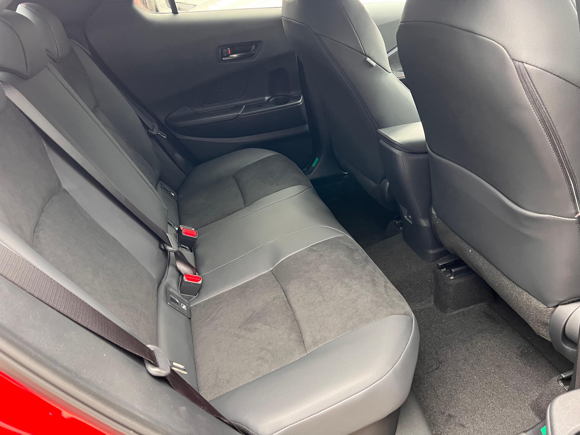 TOYOTA C-HR 2.0 HEV GR Sport 4x4-image-11