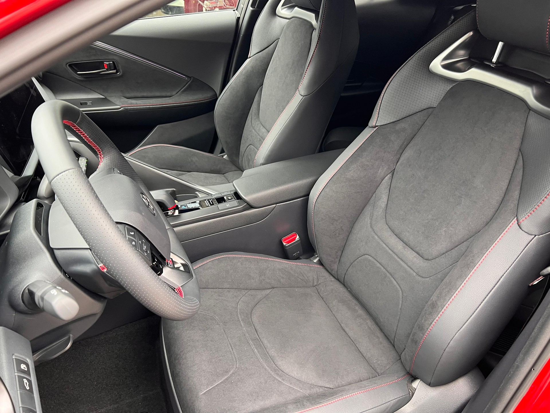 TOYOTA C-HR 2.0 HEV GR Sport 4x4-image-9