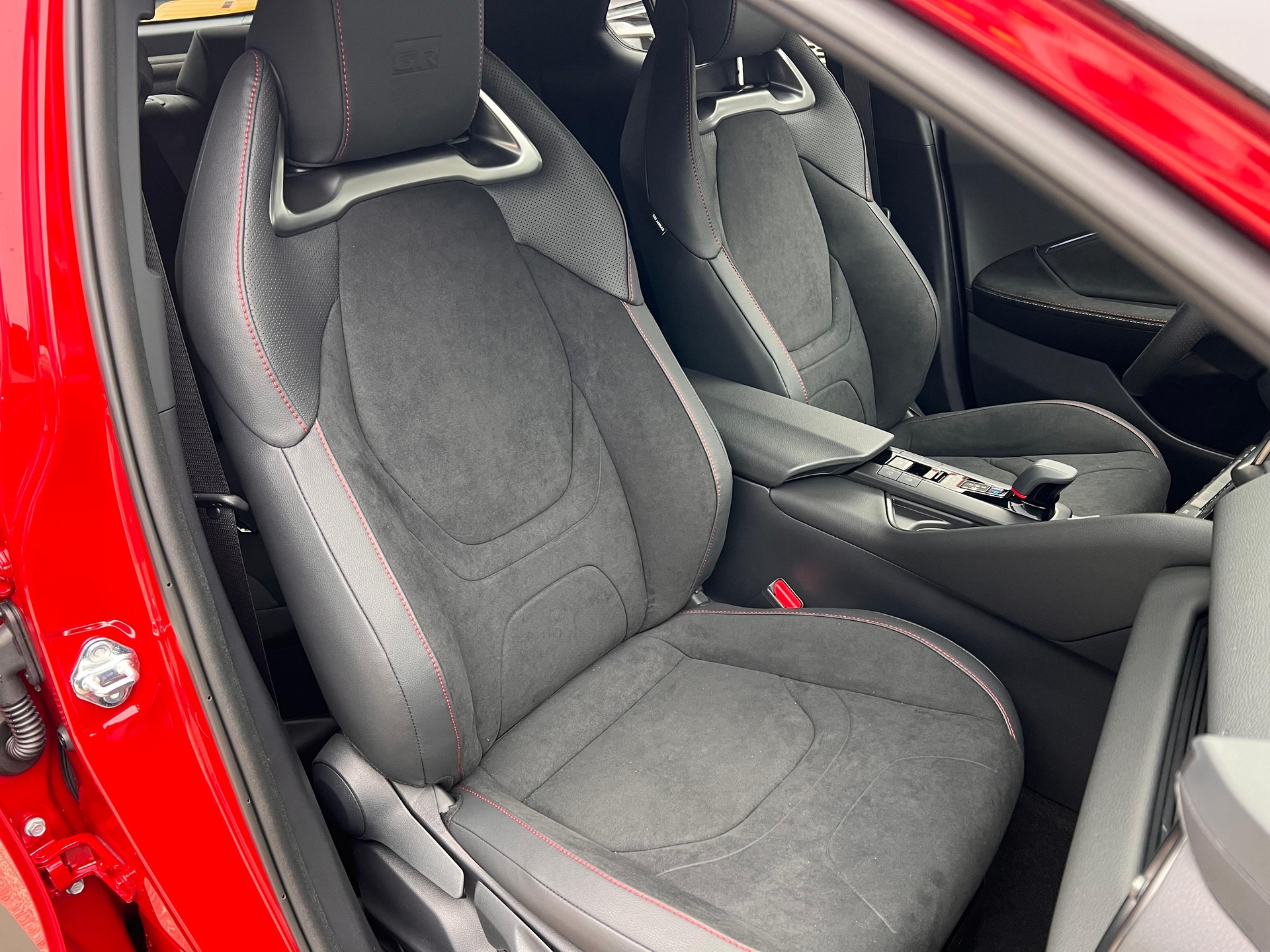 TOYOTA C-HR 2.0 HEV GR Sport 4x4-image-14