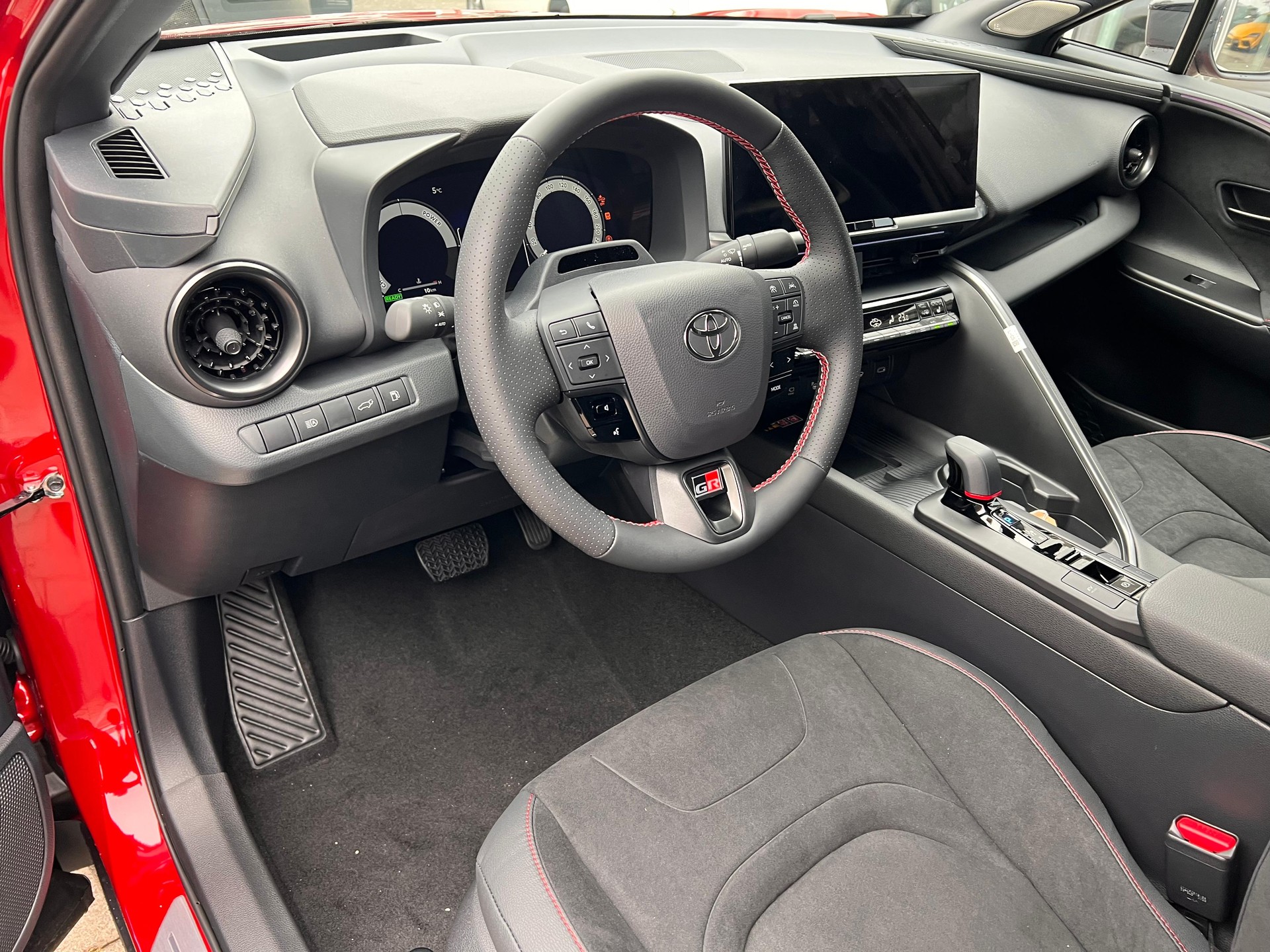 TOYOTA C-HR 2.0 HEV GR Sport 4x4-image-7