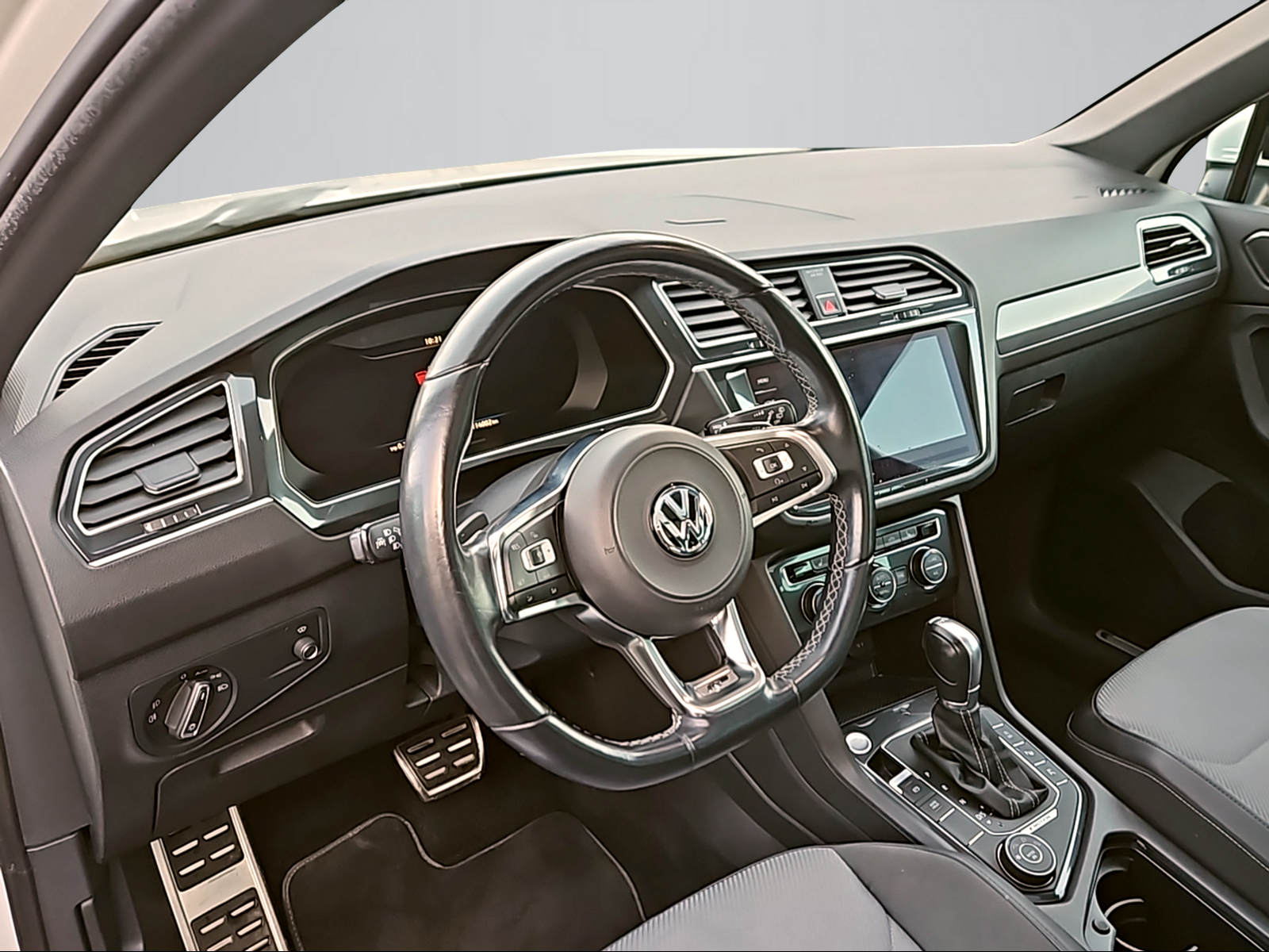 VW Tiguan 2.0 TDI SCR Highline 4Motion DSG-image-2
