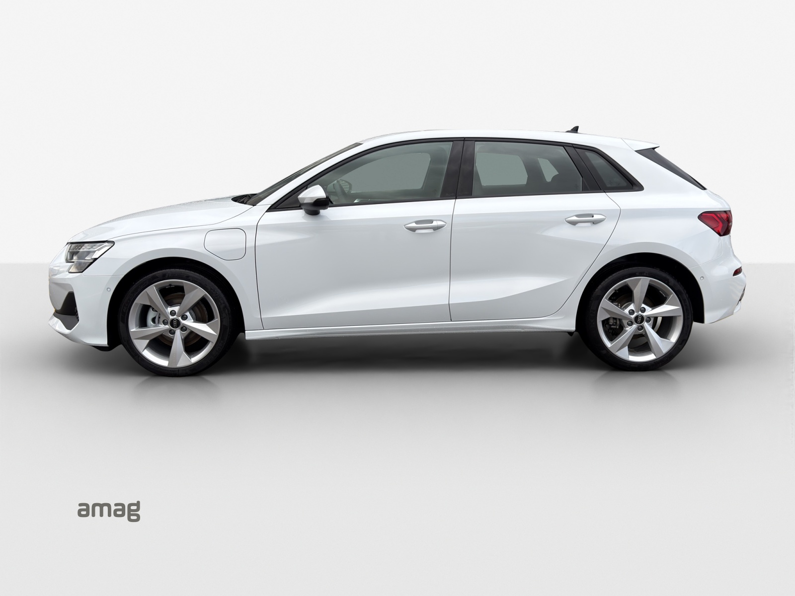 AUDI A3 Sportback 40 TFSI e Attraction S-tronic-image-1
