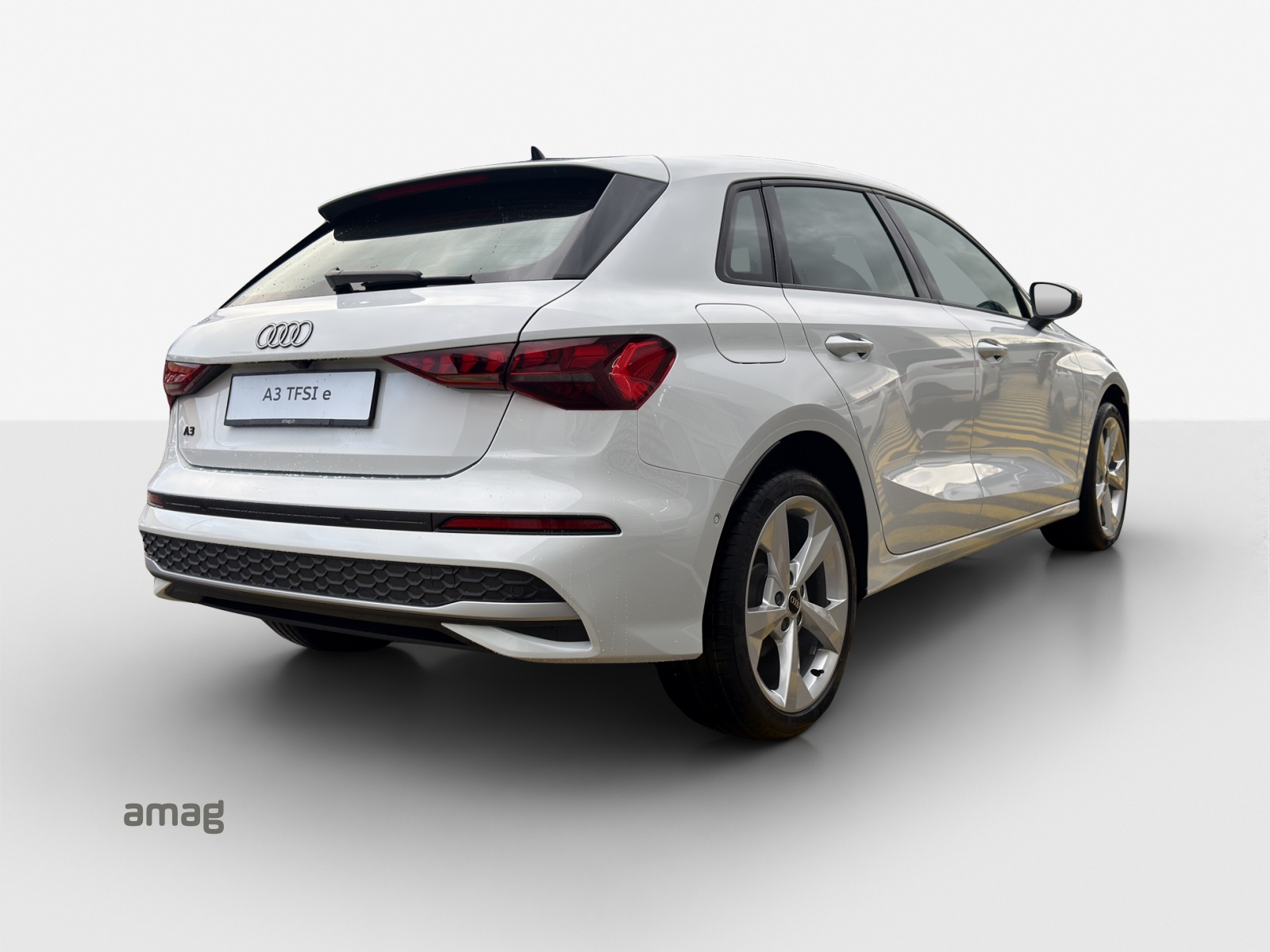AUDI A3 Sportback 40 TFSI e Attraction S-tronic-image-4