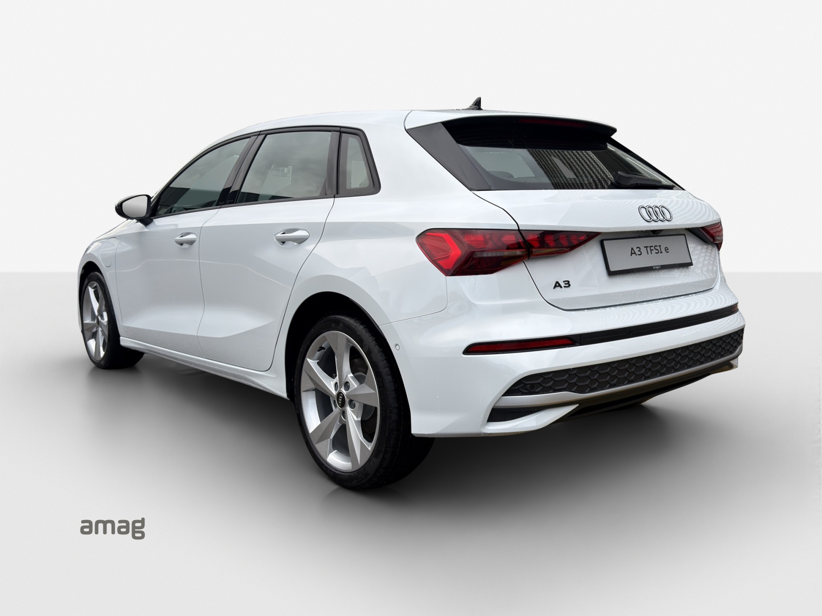AUDI A3 Sportback 40 TFSI e Attraction S-tronic-image-2