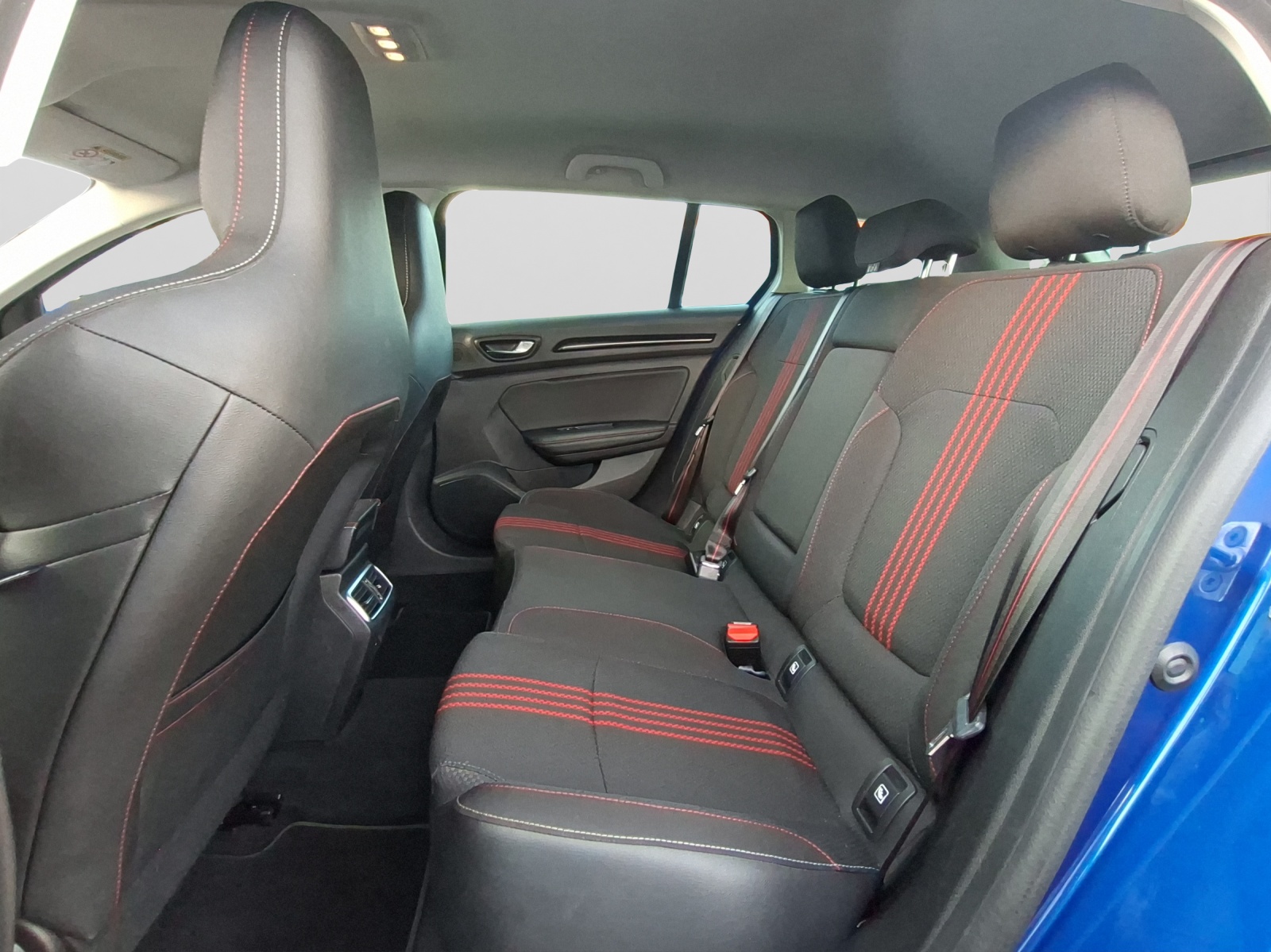 RENAULT Mégane Grandtour 1.6 E-Tech R.S. Line-image-9