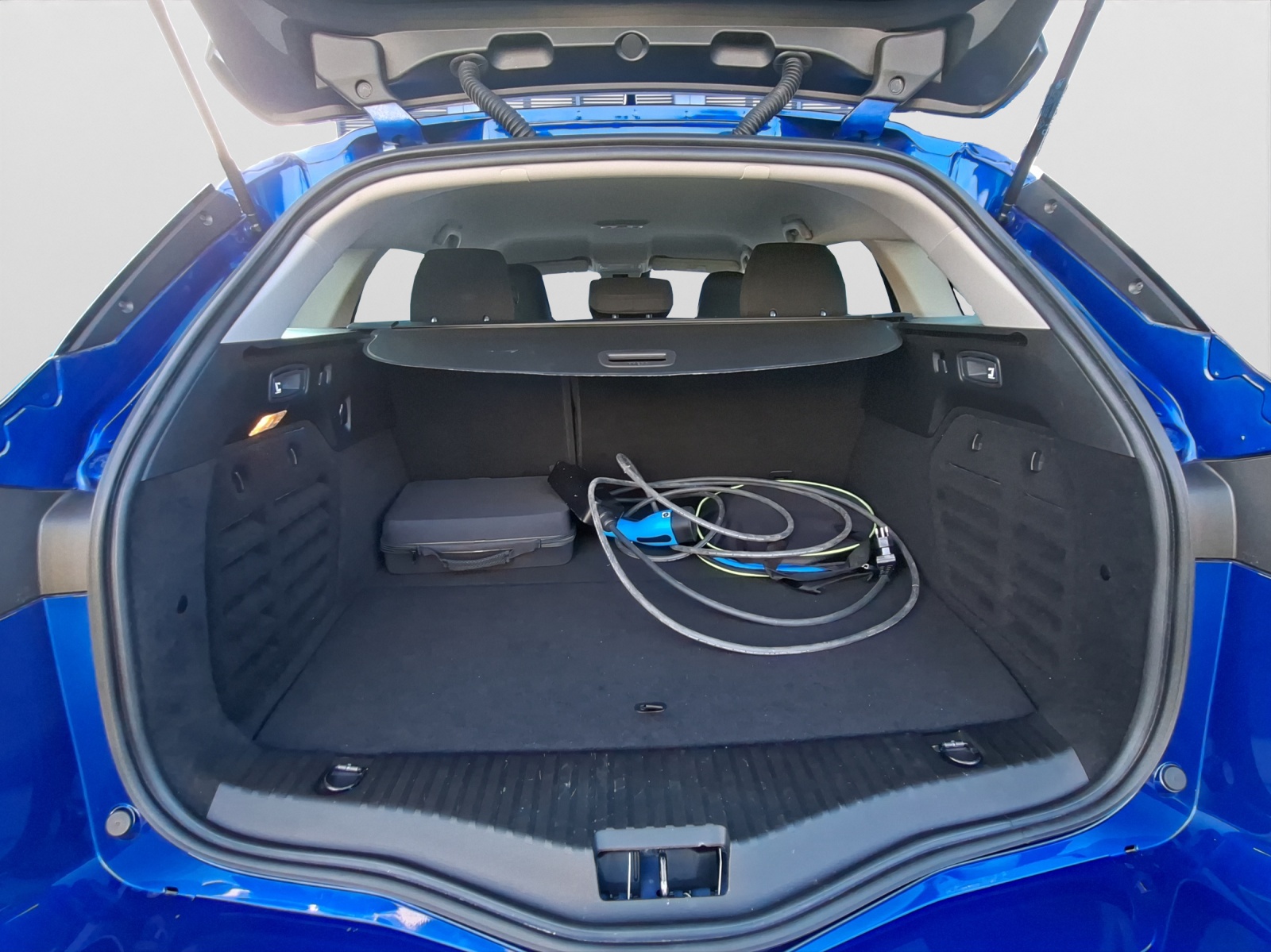 RENAULT Mégane Grandtour 1.6 E-Tech R.S. Line-image-13