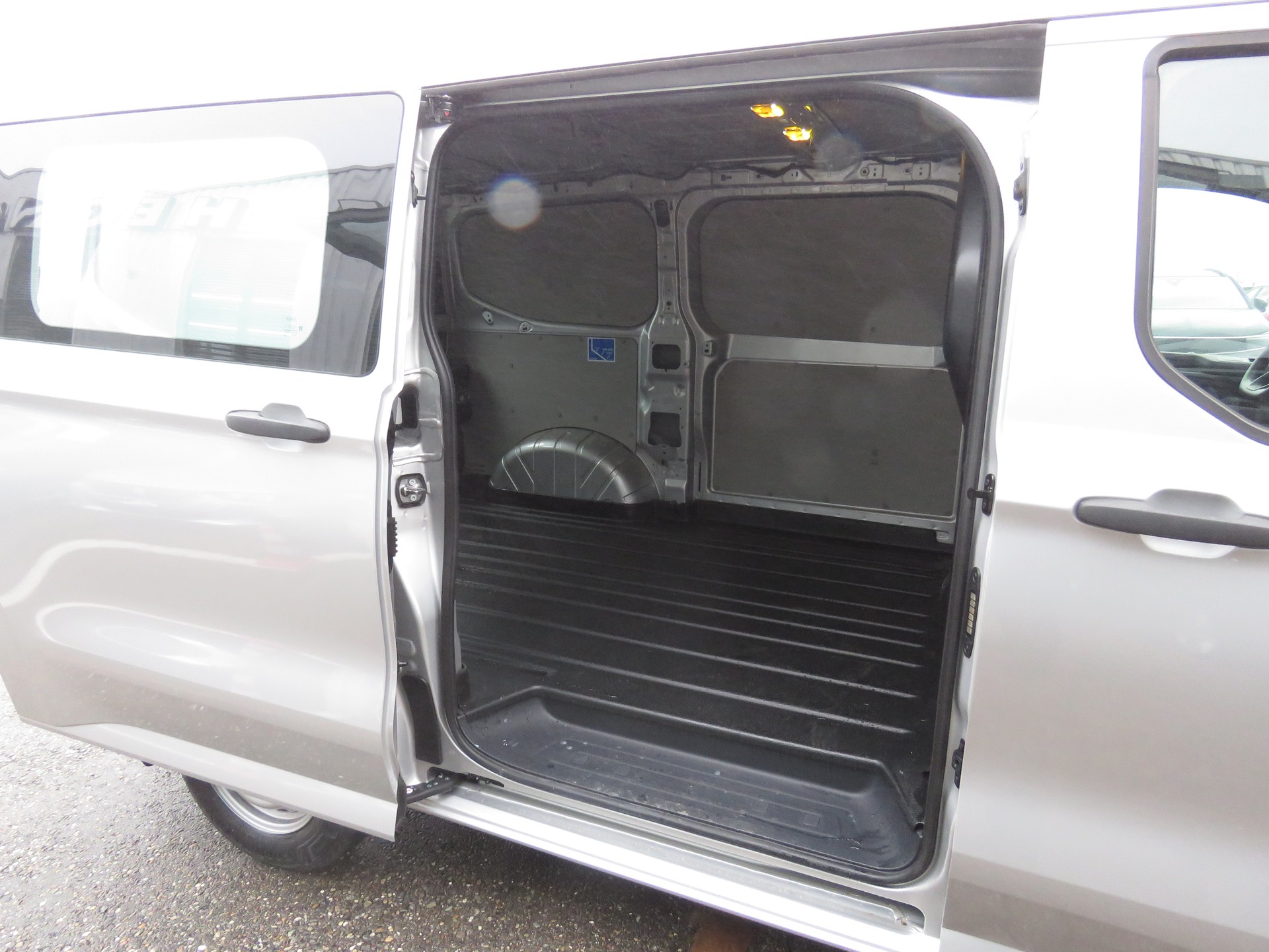 FORD Transit Custom Van 280 L1H1 Trend (NL 864 kg)-image-10