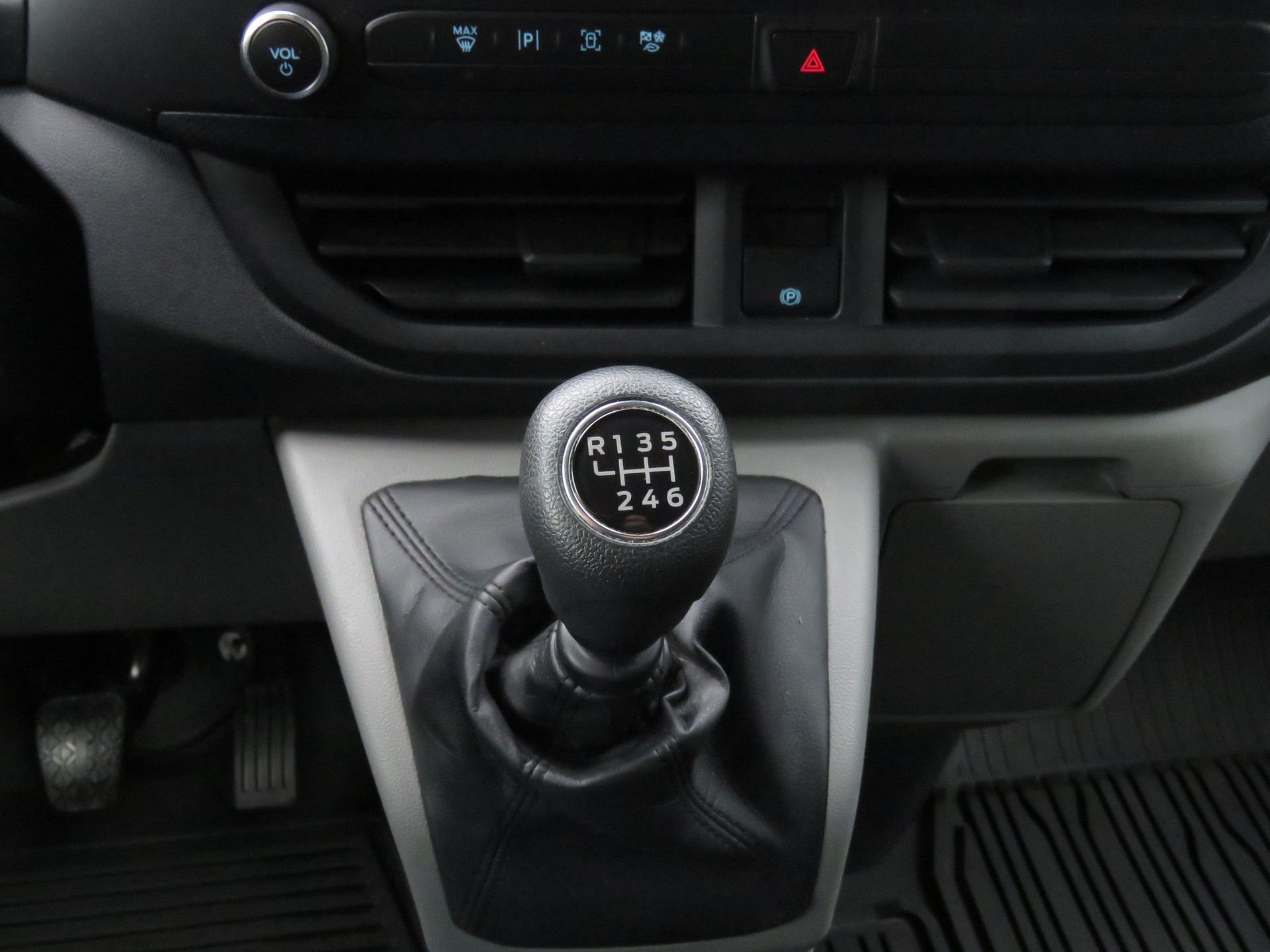 FORD Transit Custom Van 280 L1H1 Trend (NL 864 kg)-image-12