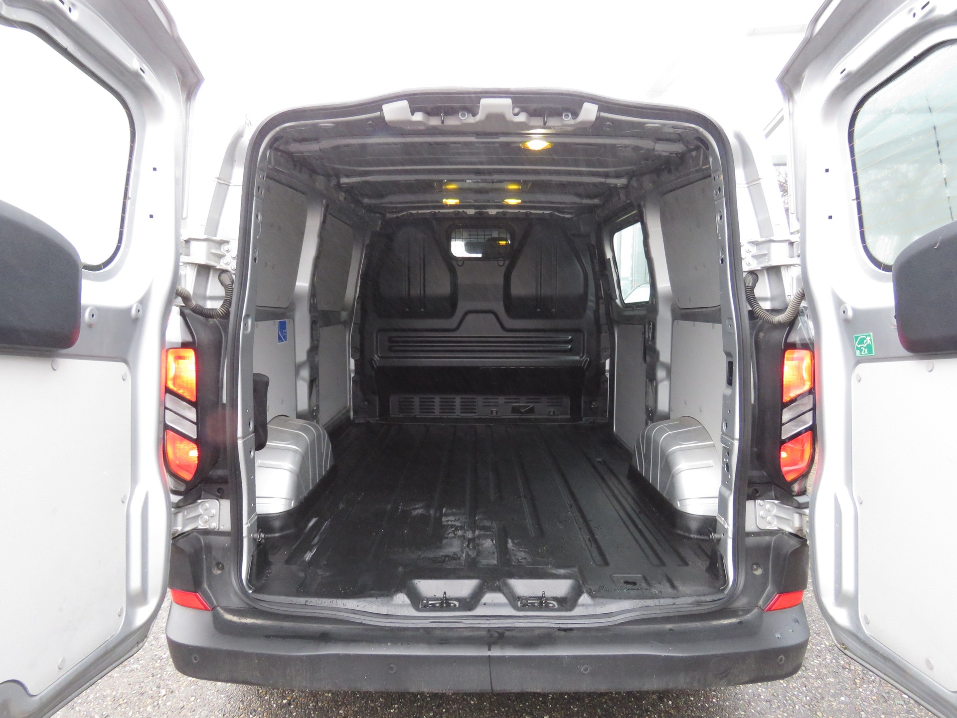 FORD Transit Custom Van 280 L1H1 Trend (NL 864 kg)-image-11