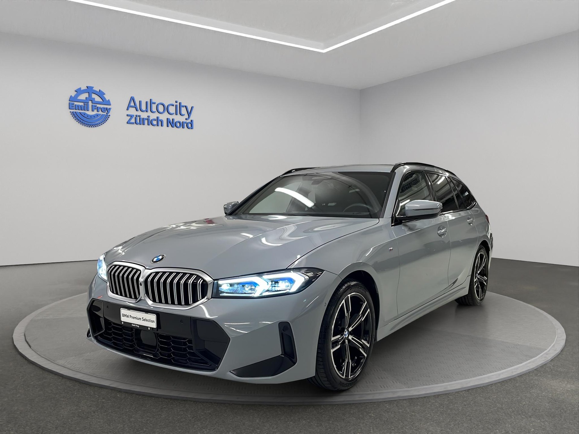 BMW 320d xDrive SAG Touring-image-0
