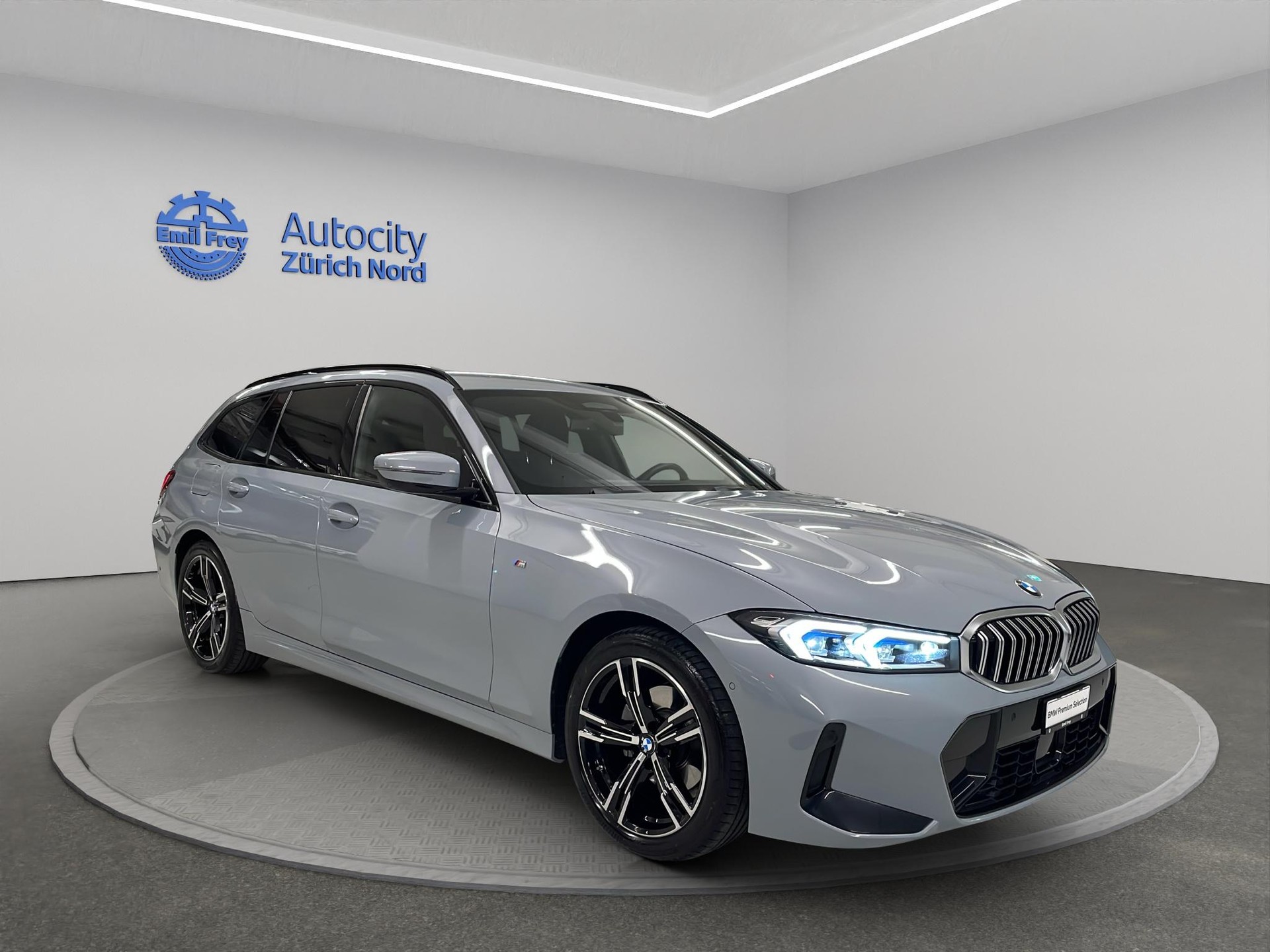 BMW 320d xDrive SAG Touring-image-3