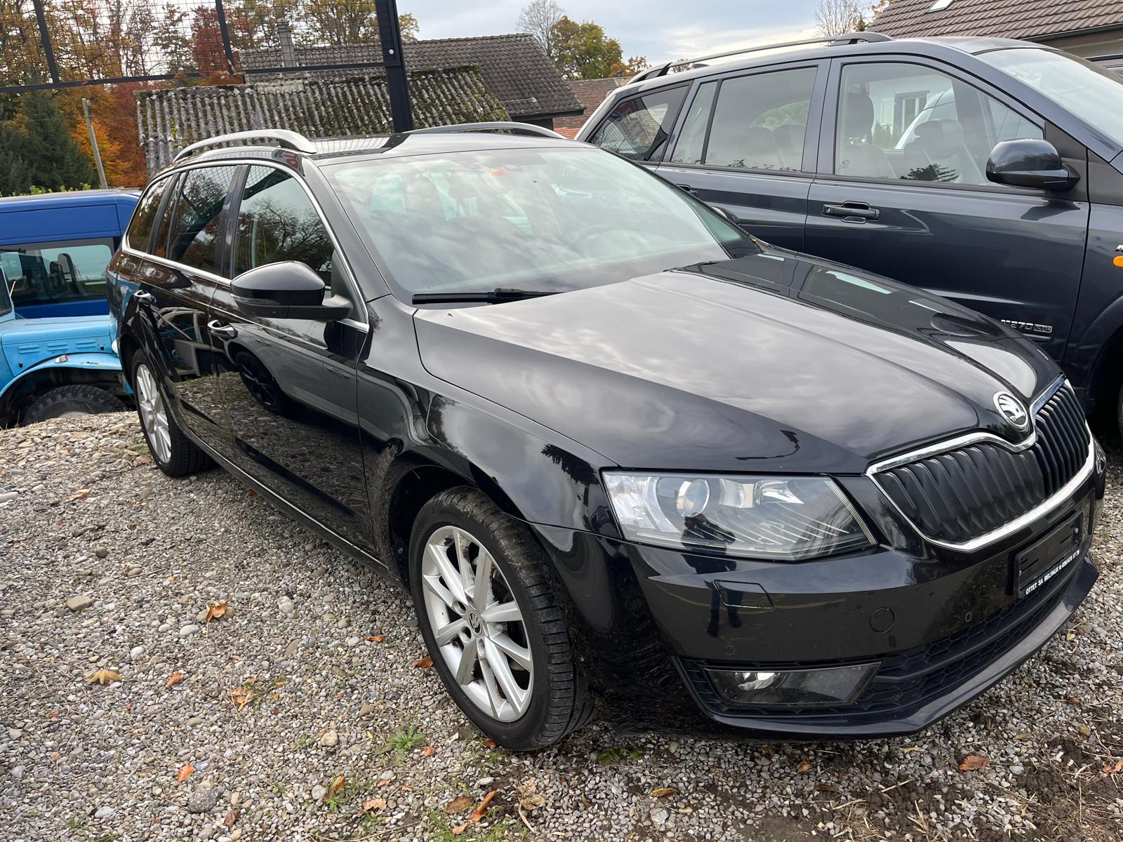 SKODA Octavia Combi 2.0 TDI Ambition 4x4-image-0