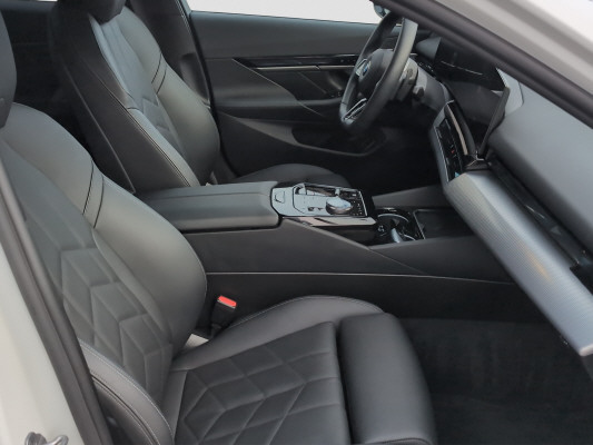 BMW 520d xDr 48V Tour M Sport-image-8