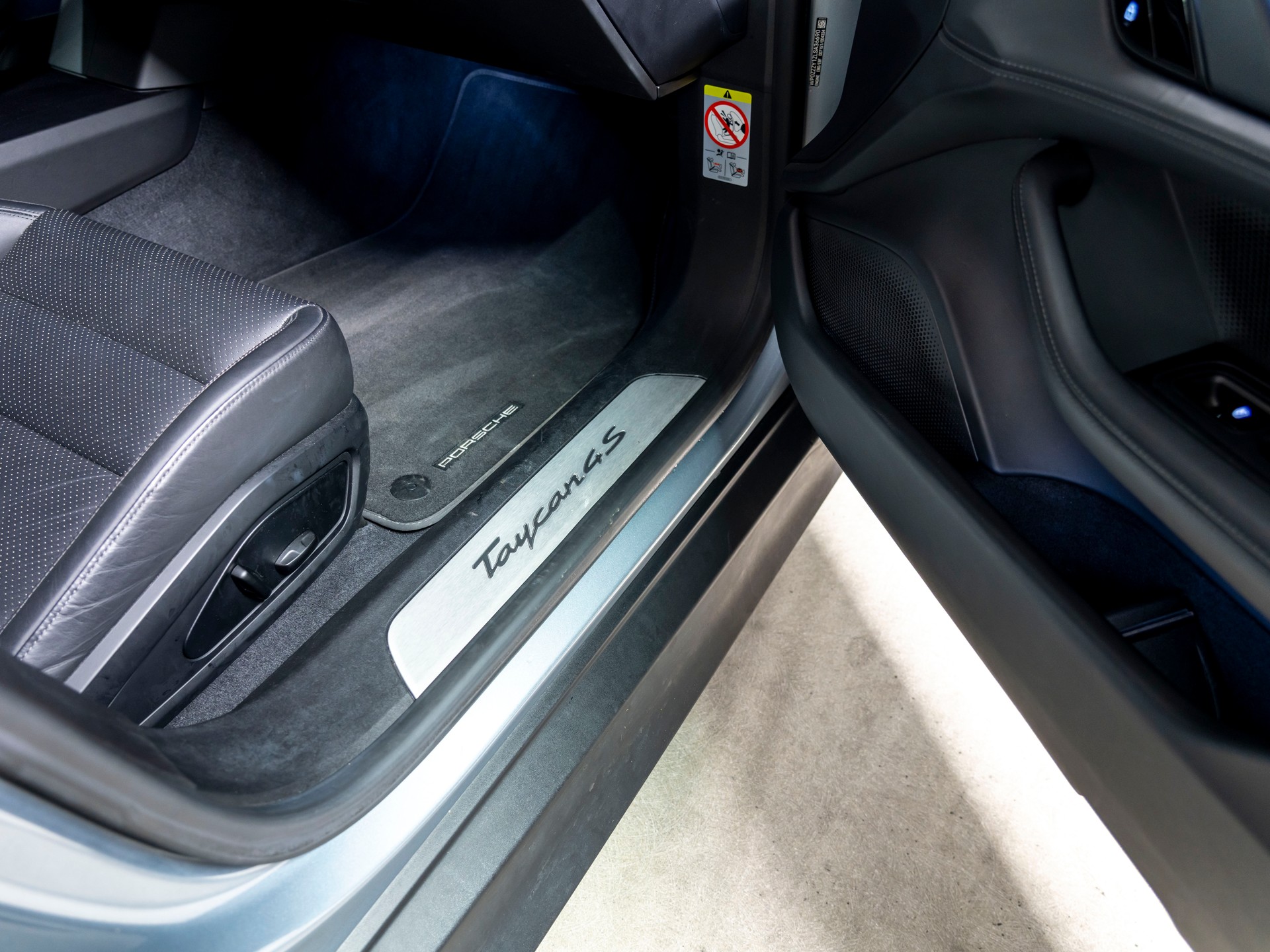 PORSCHE Taycan 4S-image-24