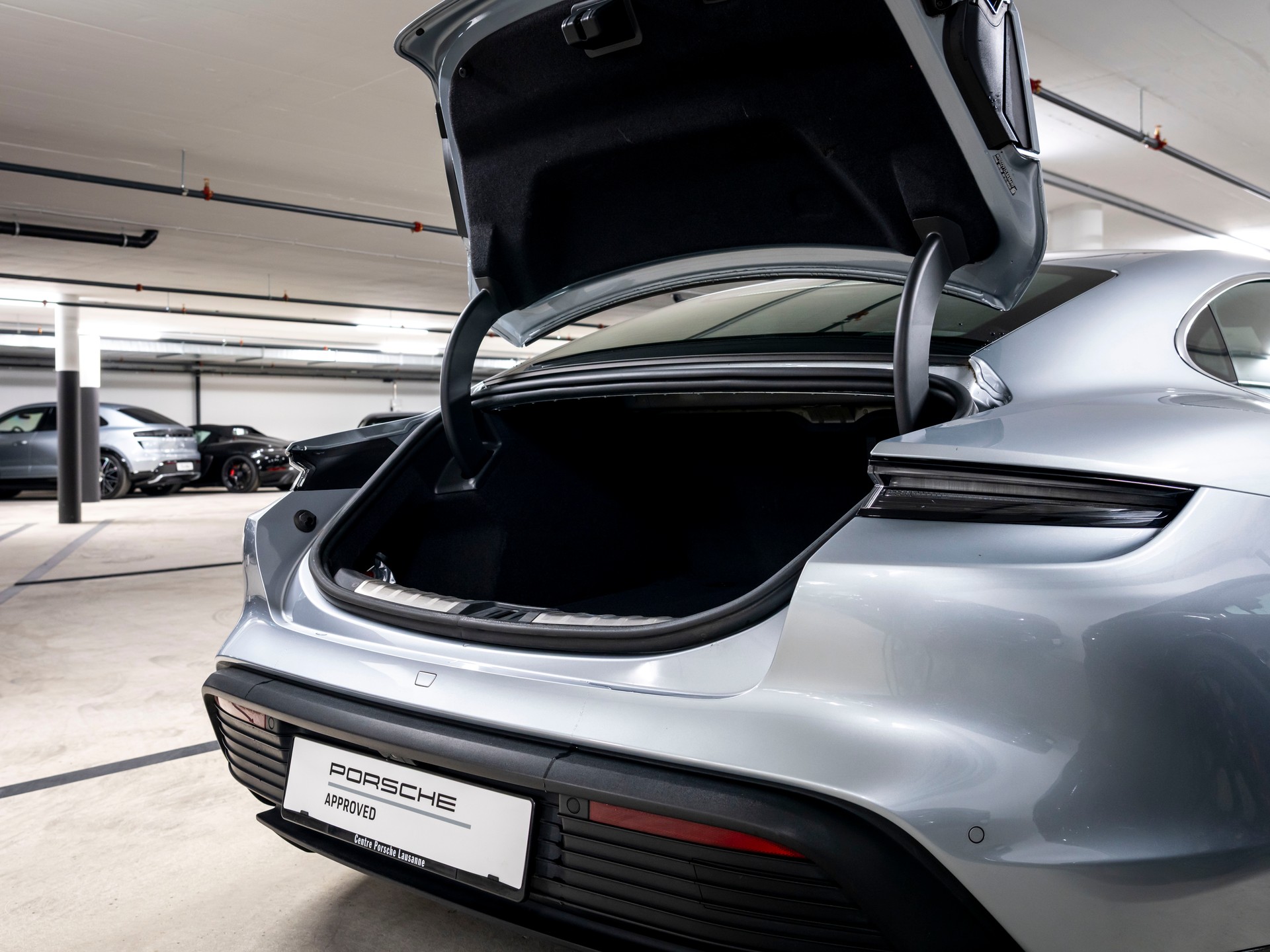 PORSCHE Taycan 4S-image-6