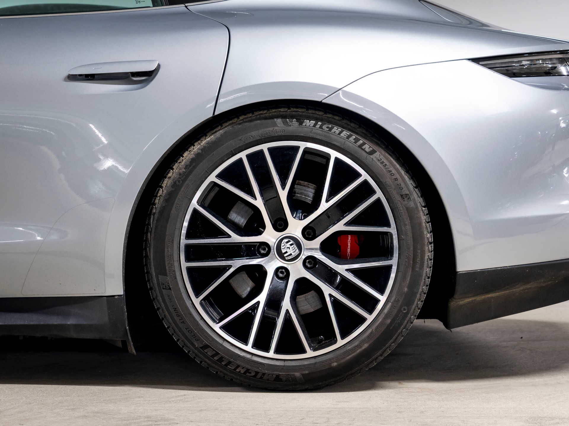 PORSCHE Taycan 4S-image-10