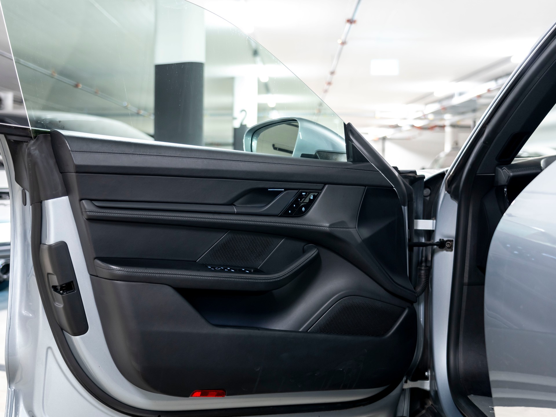 PORSCHE Taycan 4S-image-17