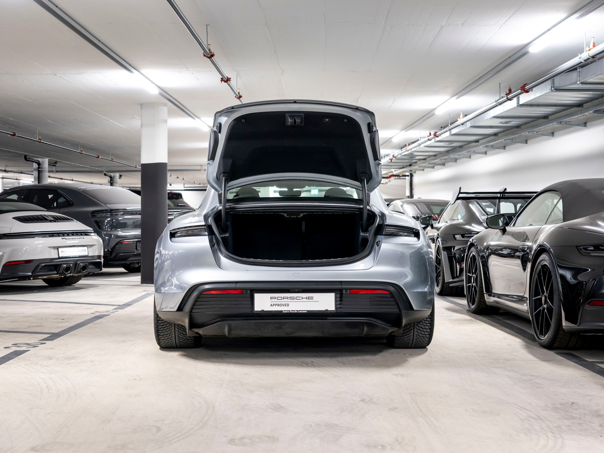 PORSCHE Taycan 4S-image-5