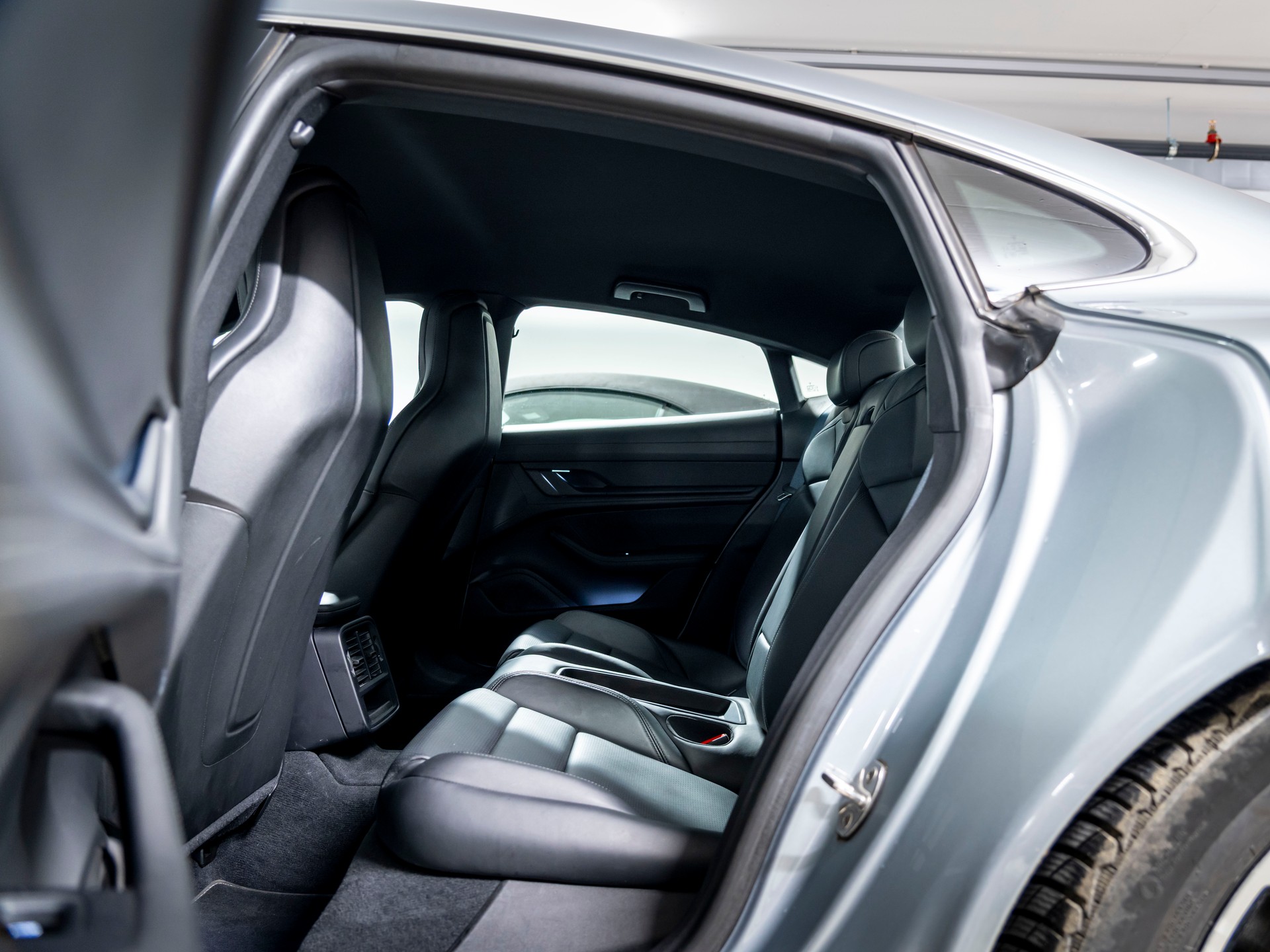 PORSCHE Taycan 4S-image-19