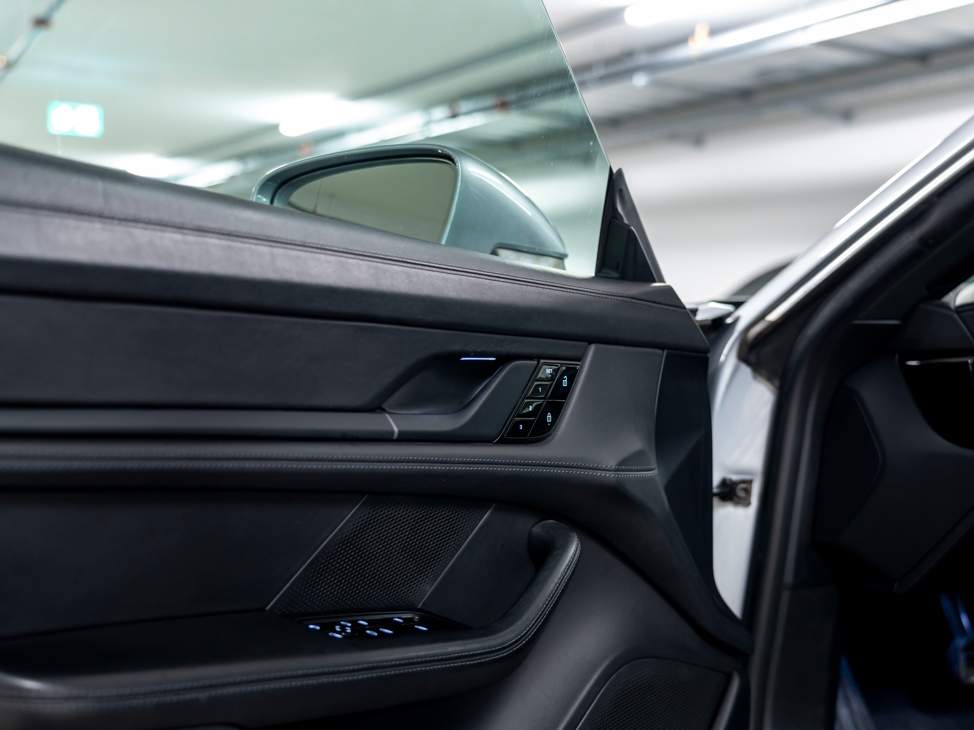 PORSCHE Taycan 4S-image-16