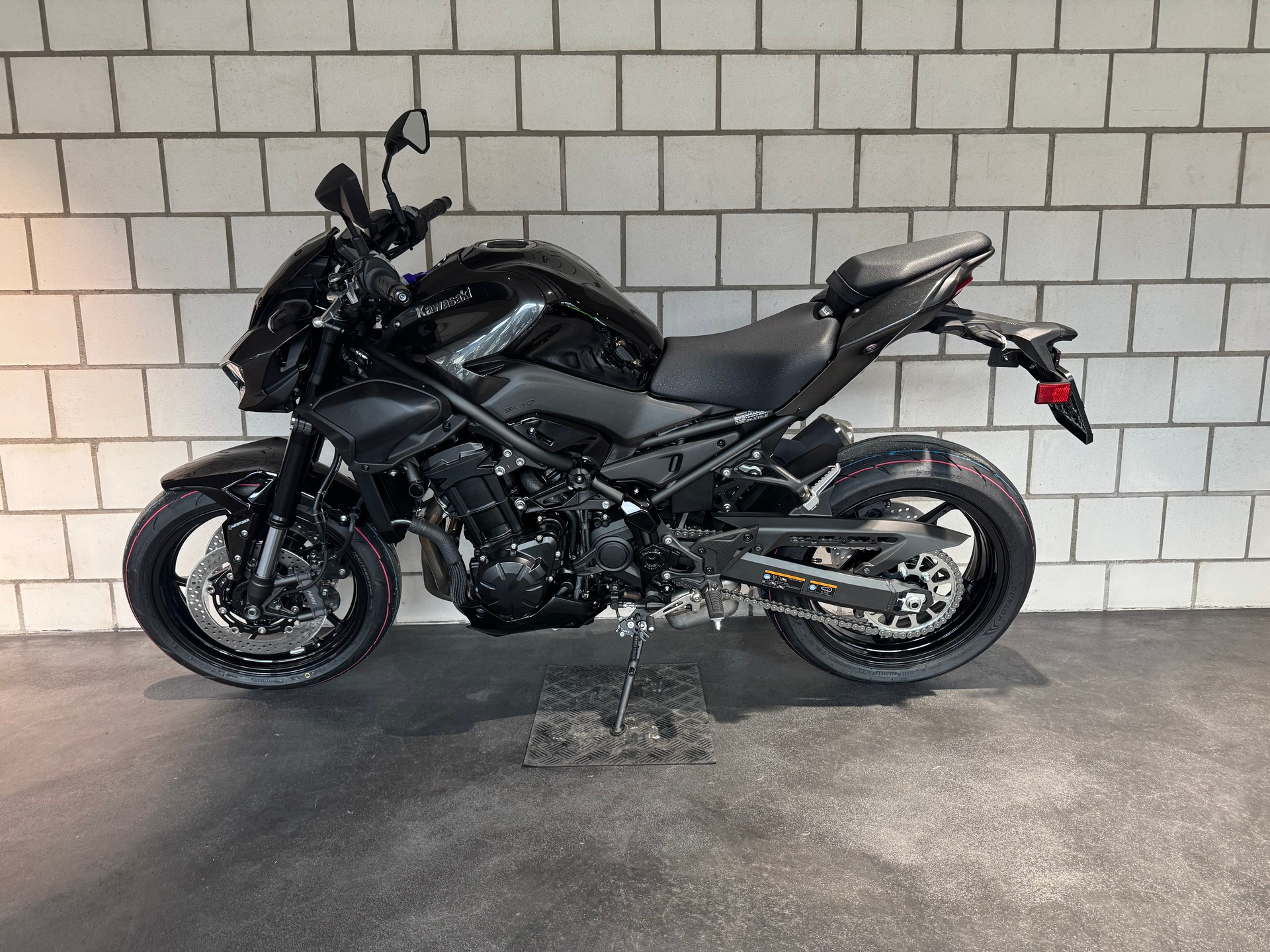 KAWASAKI Z 900 (70kW)-showroom-element-1