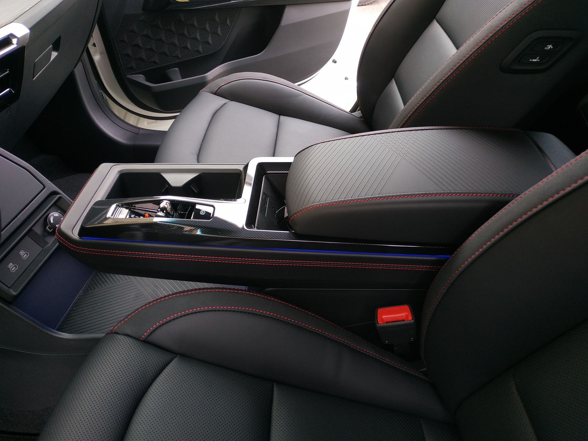 KGM-SsangYong Actyon 1.5 T GDI Hybrid Titanium Automat-image-16