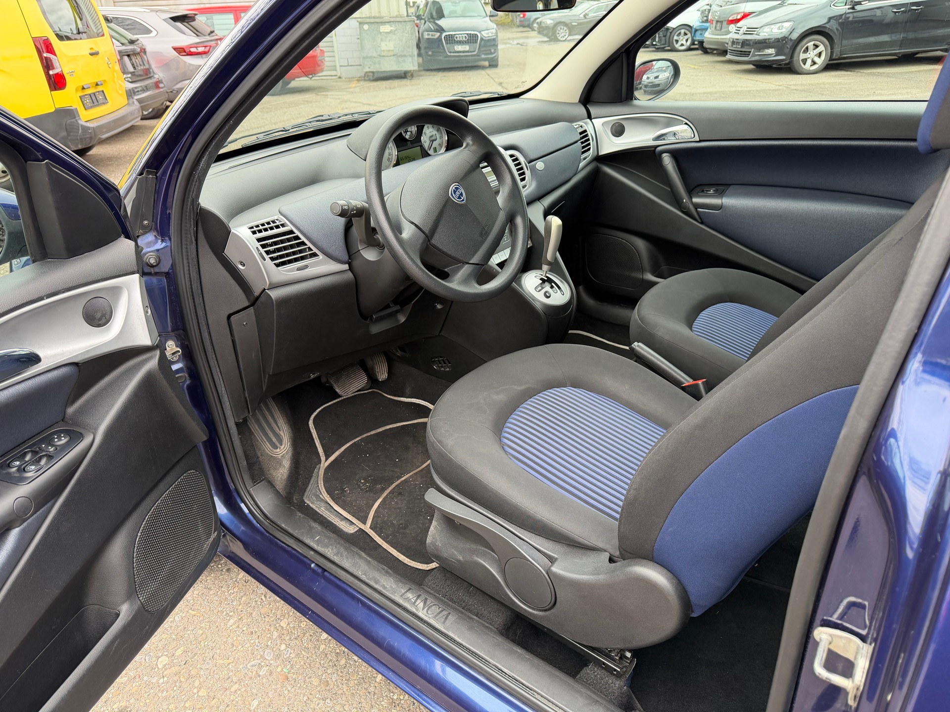 LANCIA Ypsilon 1.4 16V Platino-image-11