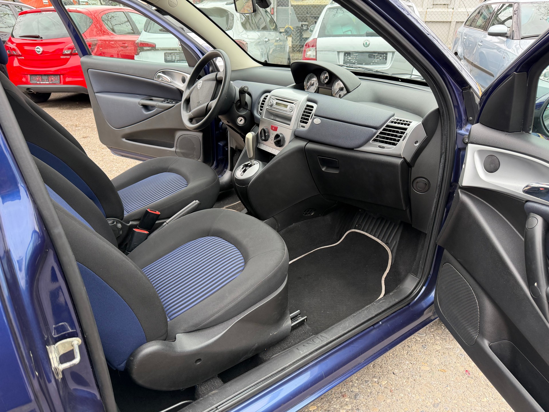 LANCIA Ypsilon 1.4 16V Platino-image-10